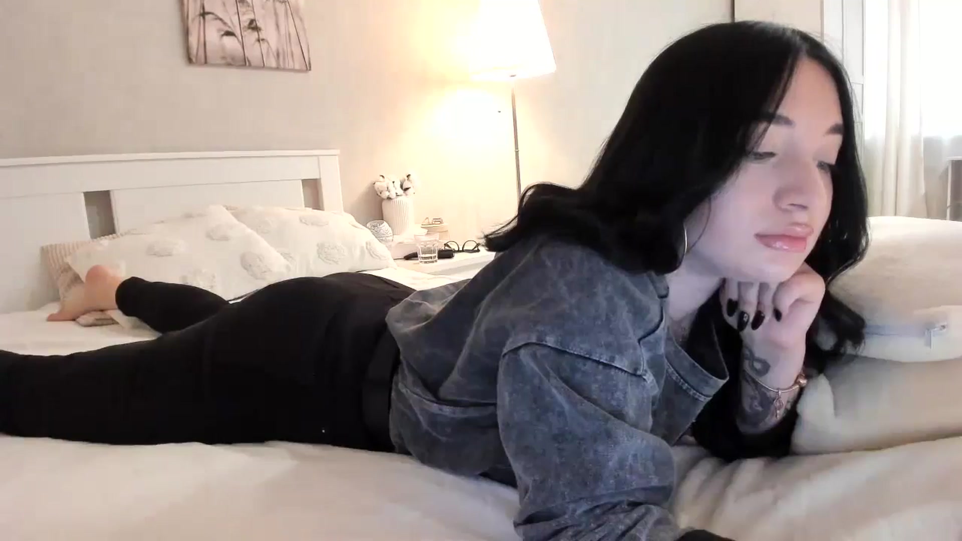 Gallery image thumbnail from BoredRoom's myfreecams stream on, 06/03/2024, 09:18 image 12 of 20