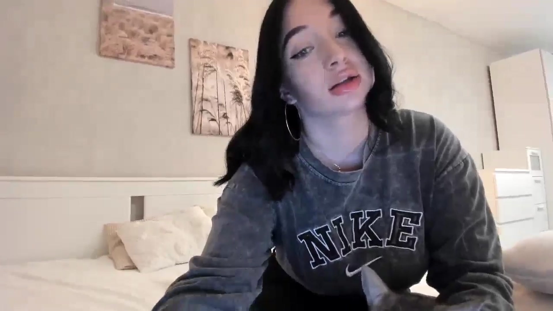 Gallery image thumbnail from BoredRoom's myfreecams stream on, 06/03/2024, 09:18 image 17 of 20