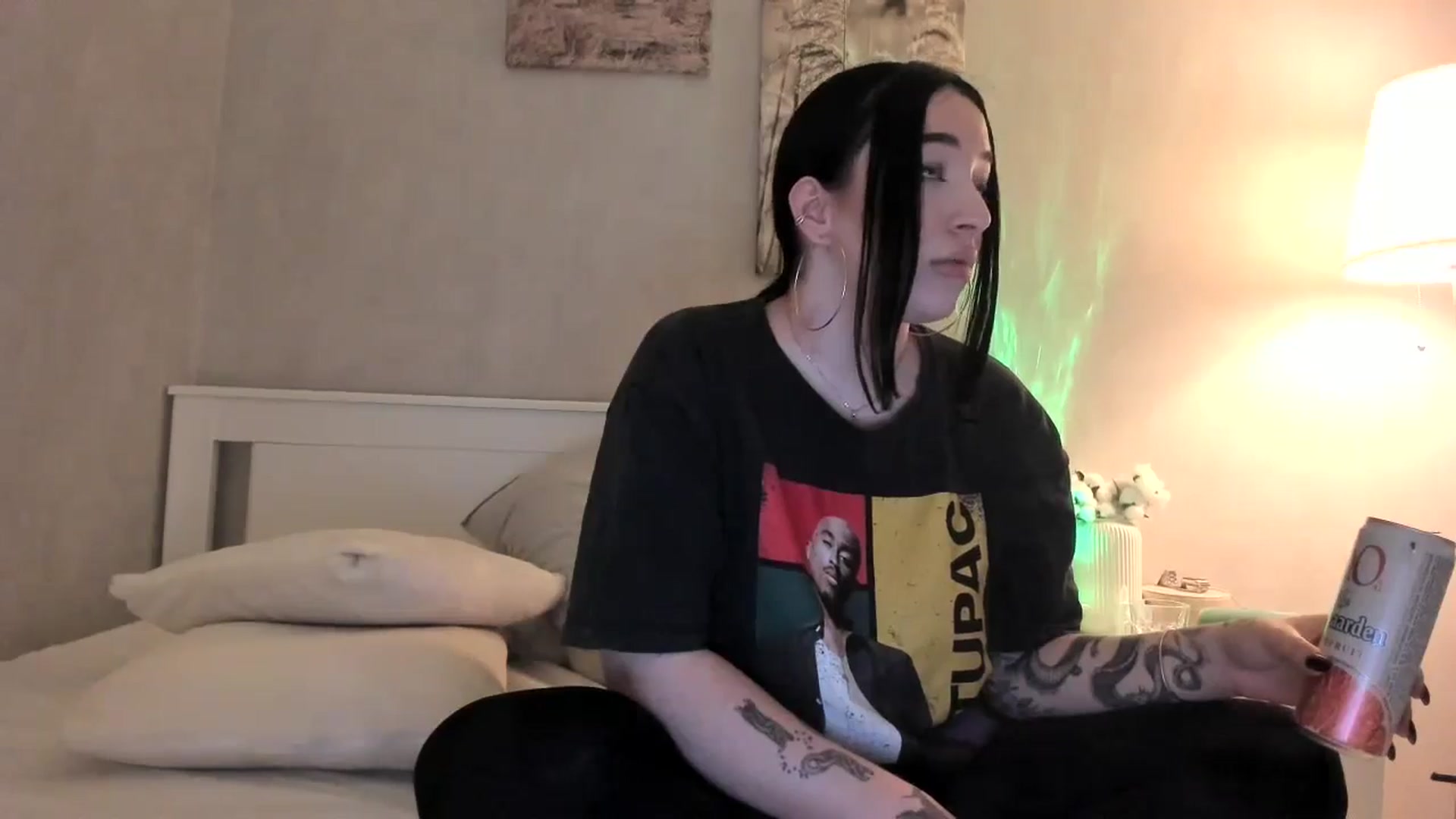 Gallery image thumbnail from BoredRoom's myfreecams stream on, 06/12/2024, 11:12 image 4 of 20