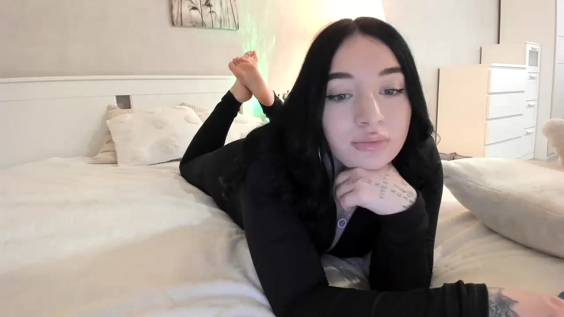 Gallery image thumbnail from BoredRoom's myfreecams stream on, 06/13/2024, 08:29 image 15 of 20