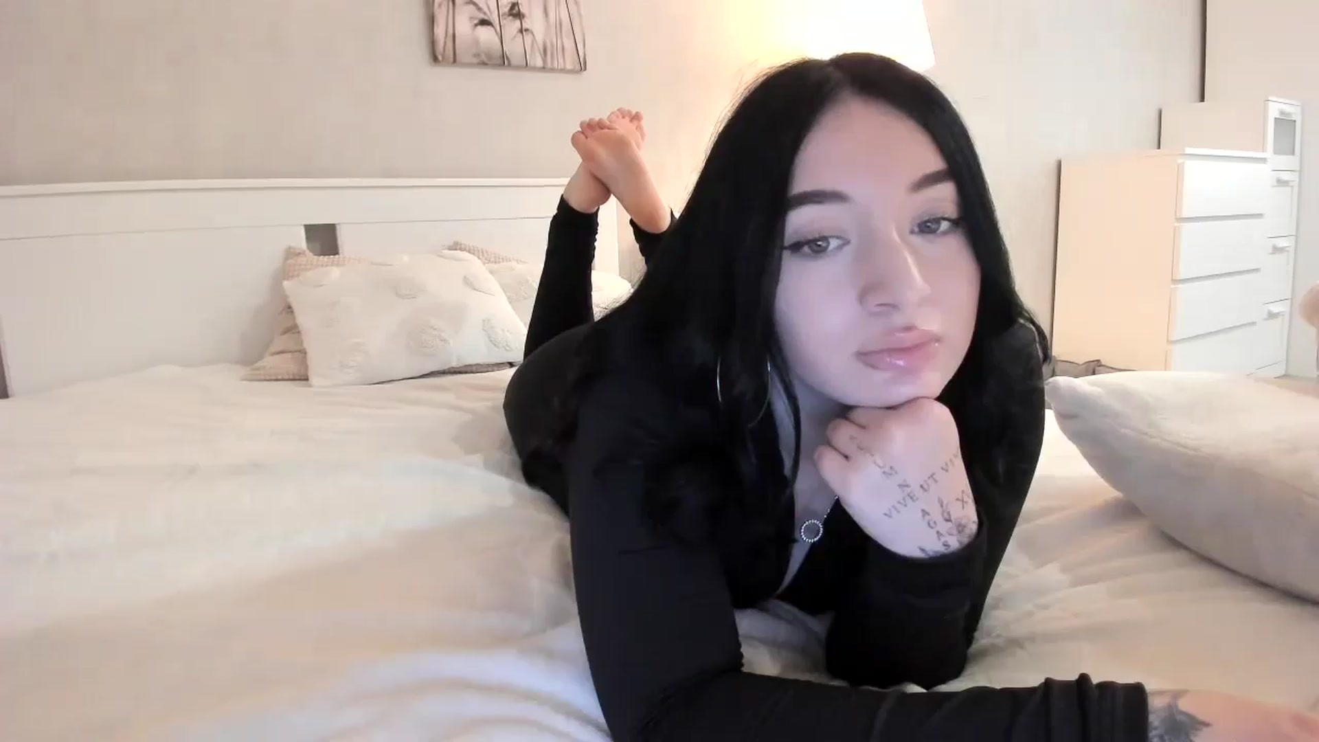 Gallery image thumbnail from BoredRoom's myfreecams stream on, 06/13/2024, 08:29 image 18 of 20