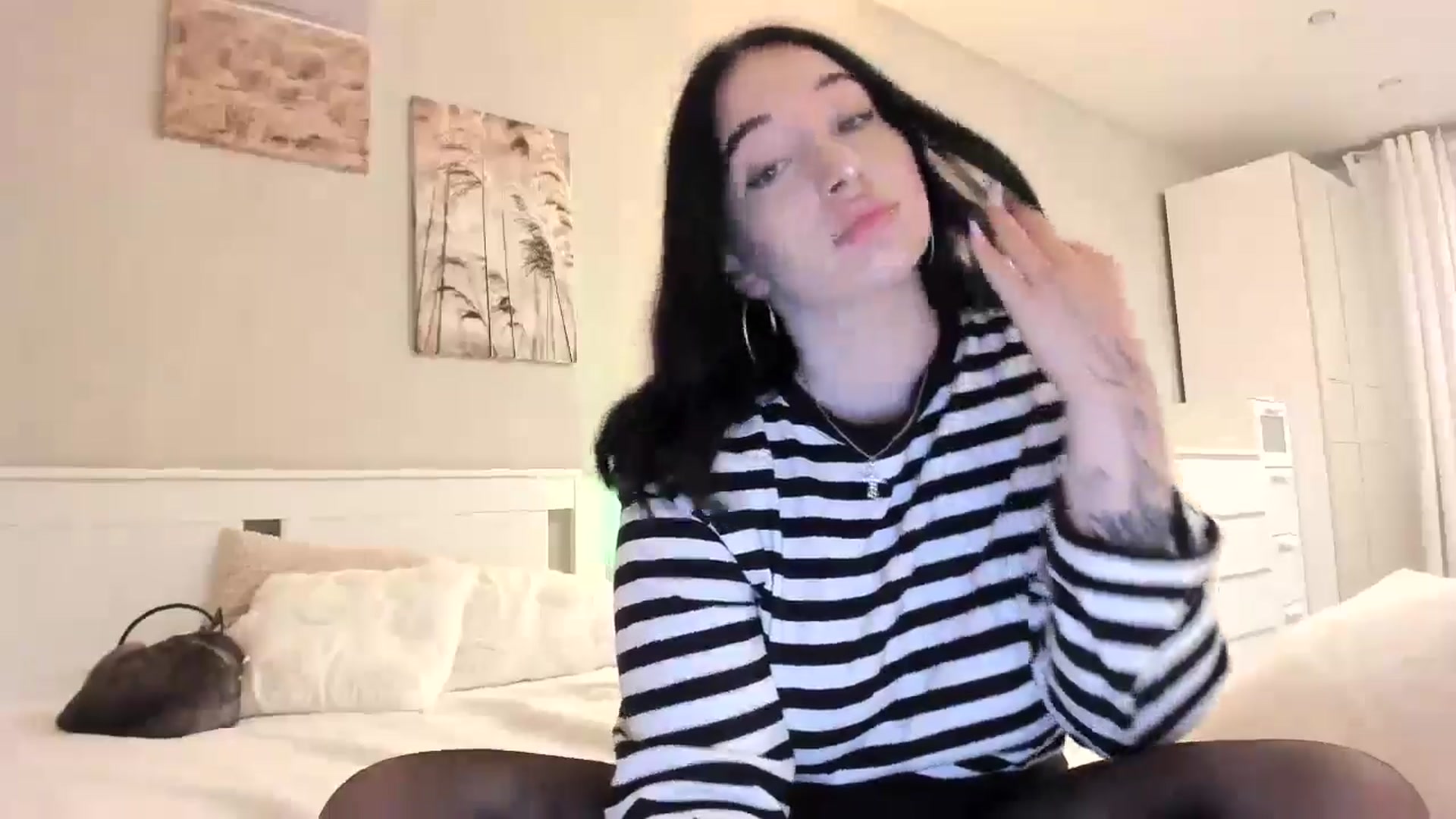 Gallery image thumbnail from BoredRoom's myfreecams stream on, 06/25/2024, 10:16 image 5 of 20