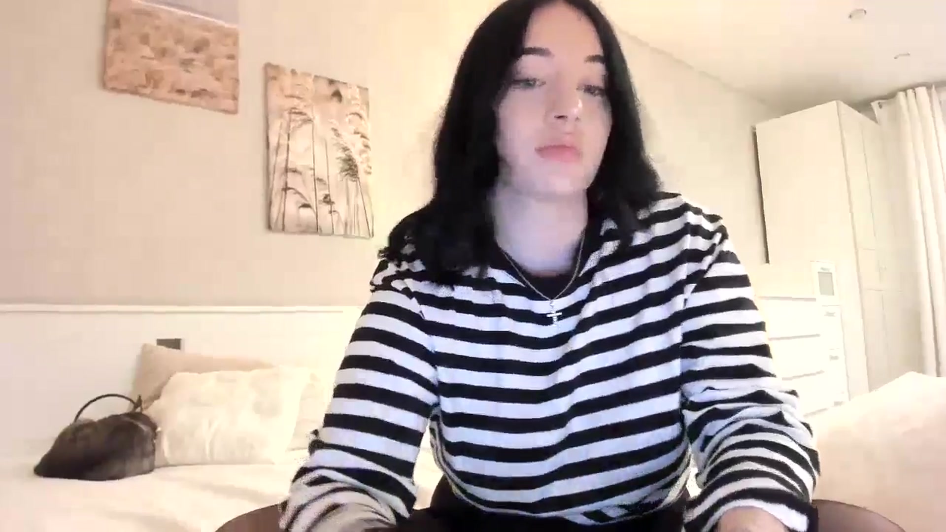 Gallery image thumbnail from BoredRoom's myfreecams stream on, 06/25/2024, 10:16 image 11 of 20