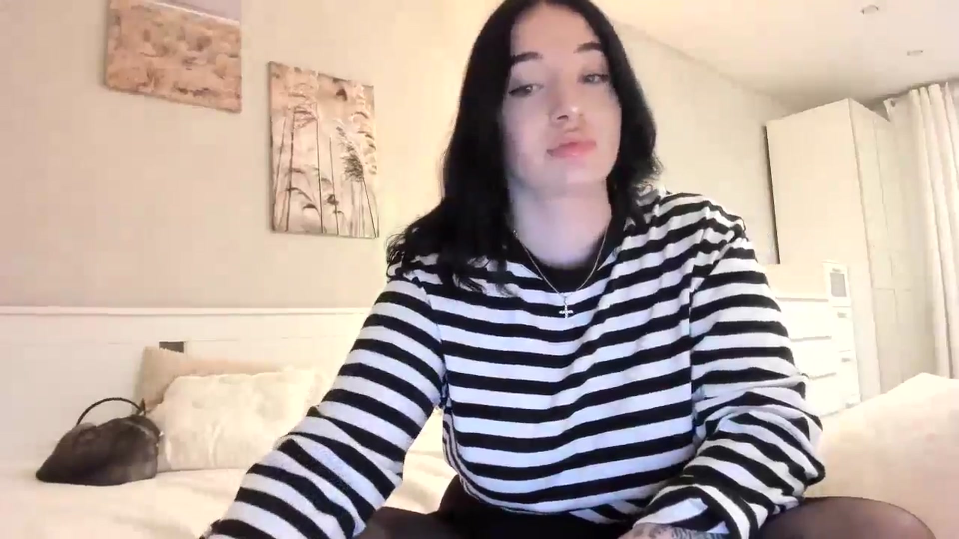Gallery image thumbnail from BoredRoom's myfreecams stream on, 06/25/2024, 10:16 image 8 of 20