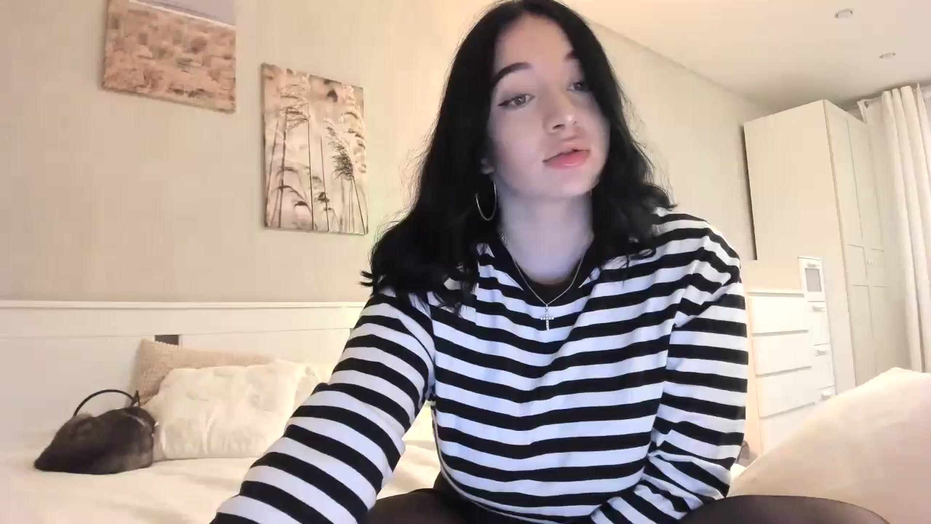 Gallery image thumbnail from BoredRoom's myfreecams stream on, 06/25/2024, 10:16 image 16 of 20