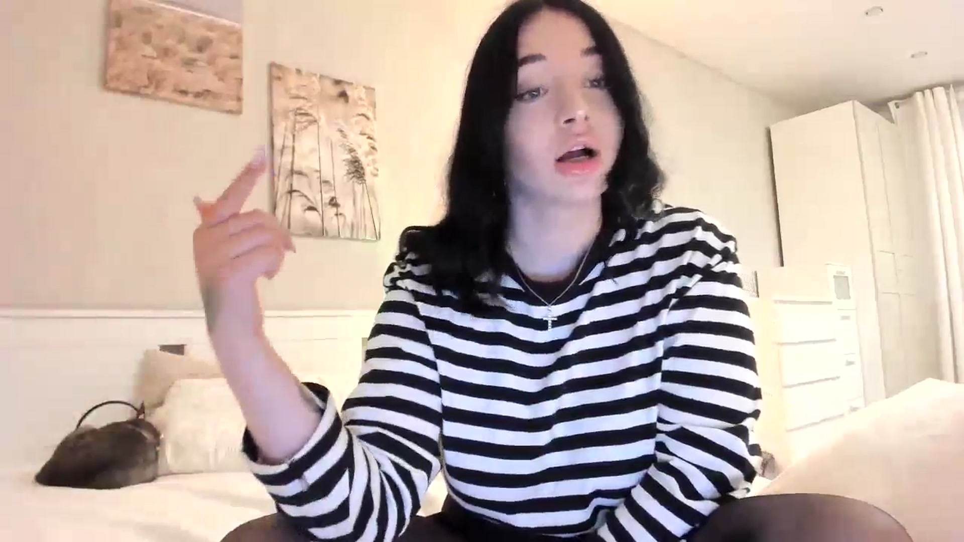 Gallery image thumbnail from BoredRoom's myfreecams stream on, 06/25/2024, 10:16 image 10 of 20