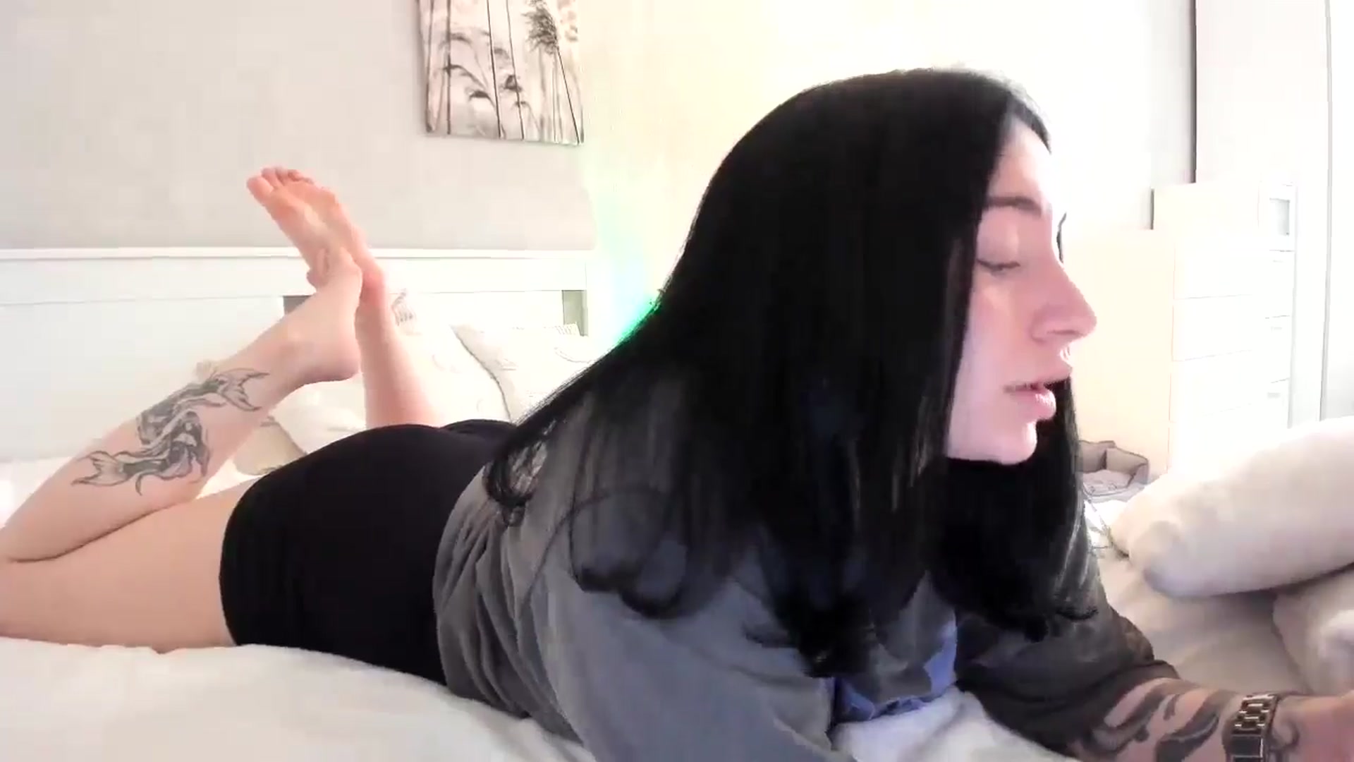 Gallery image thumbnail from BoredRoom's myfreecams stream on, 06/27/2024, 11:39 image 10 of 20