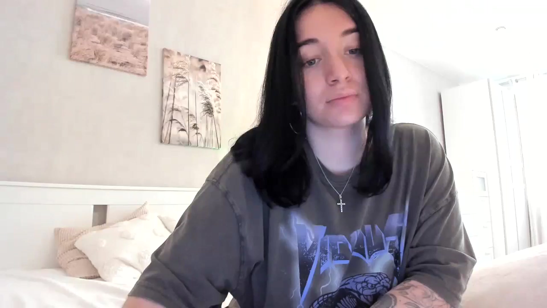 Gallery image thumbnail from BoredRoom's myfreecams stream on, 06/27/2024, 11:39 image 3 of 20
