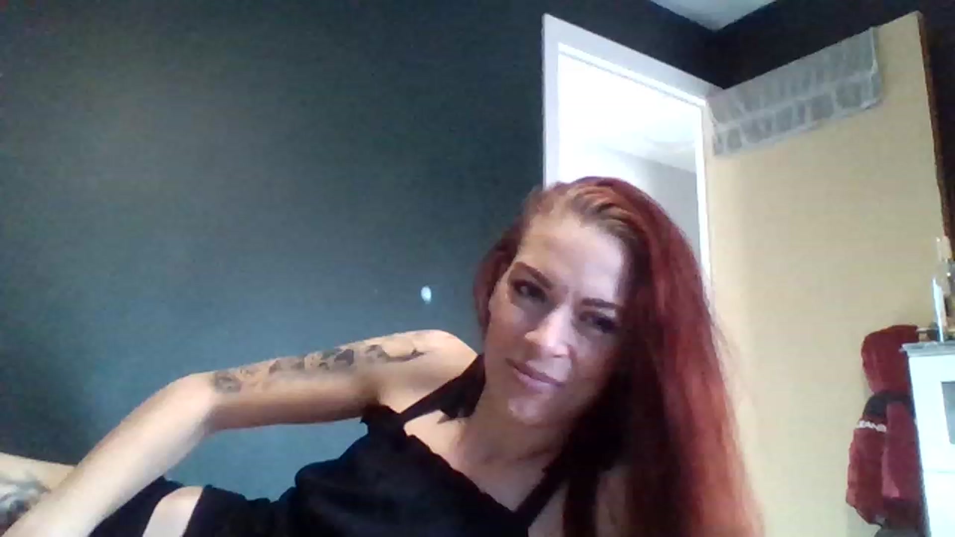 Gallery image thumbnail from Boredhotmama's myfreecams stream on, 11/25/2022, 13:32 image 16 of 20