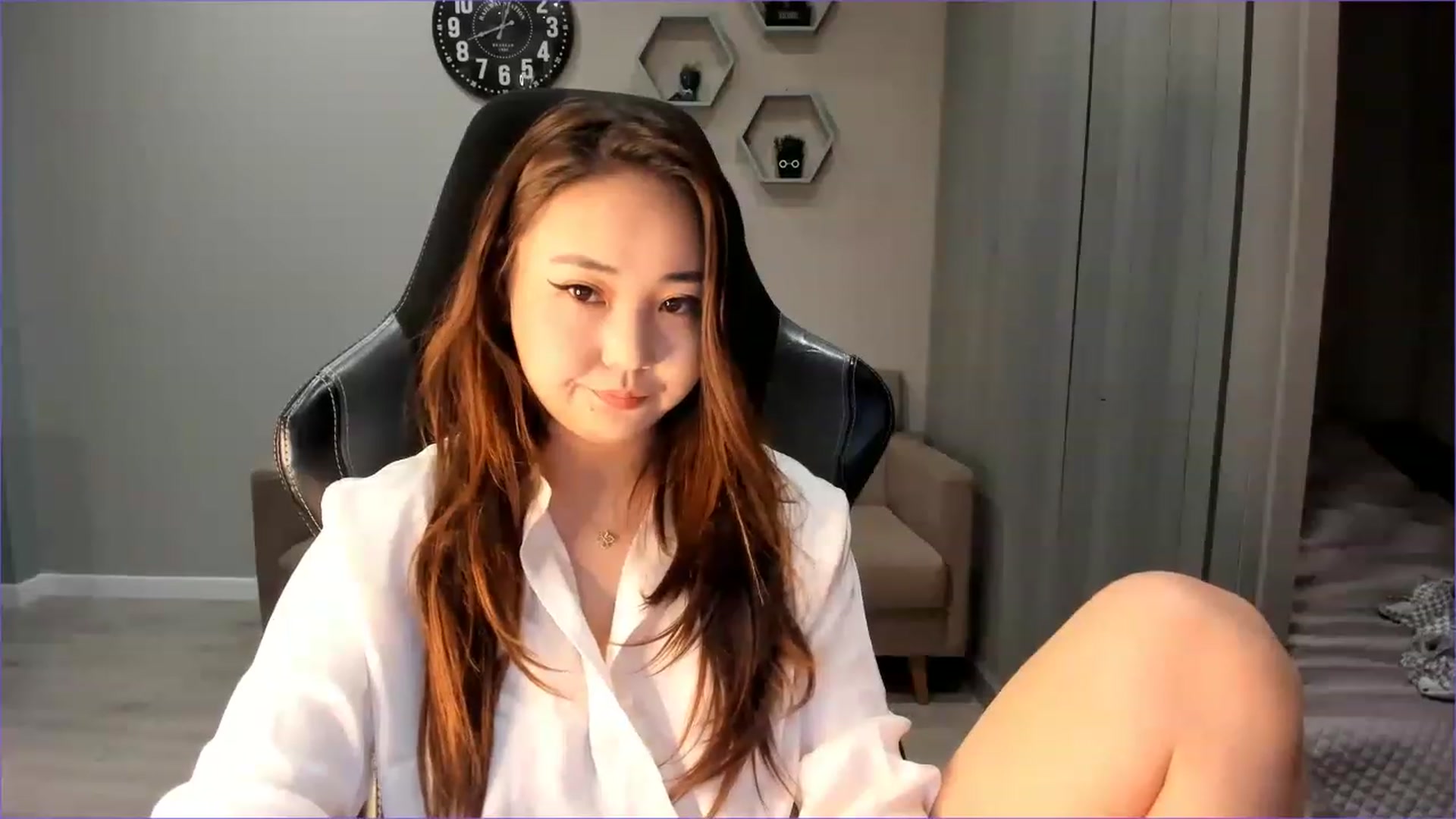 Gallery image thumbnail from Borra's myfreecams stream on, 11/22/2022, 05:51 image 17 of 20