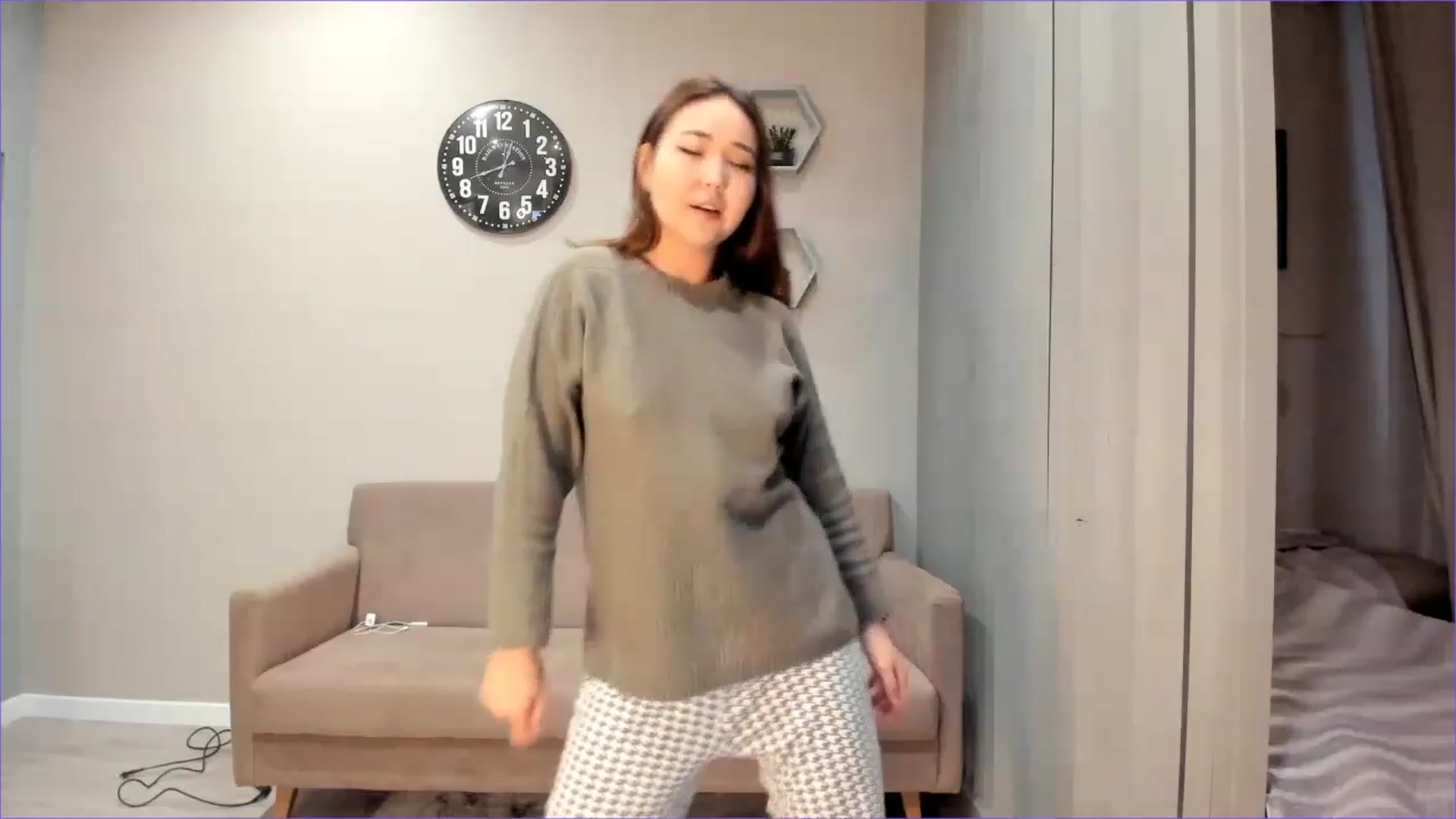 Gallery image thumbnail from Borra's myfreecams stream on, 11/27/2022, 04:00 image 7 of 20