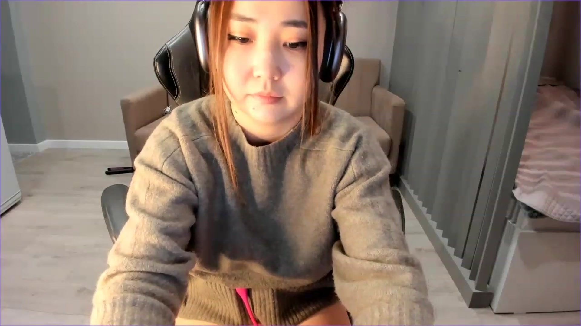 Gallery image thumbnail from Borra's myfreecams stream on, 11/27/2022, 08:54 image 8 of 20