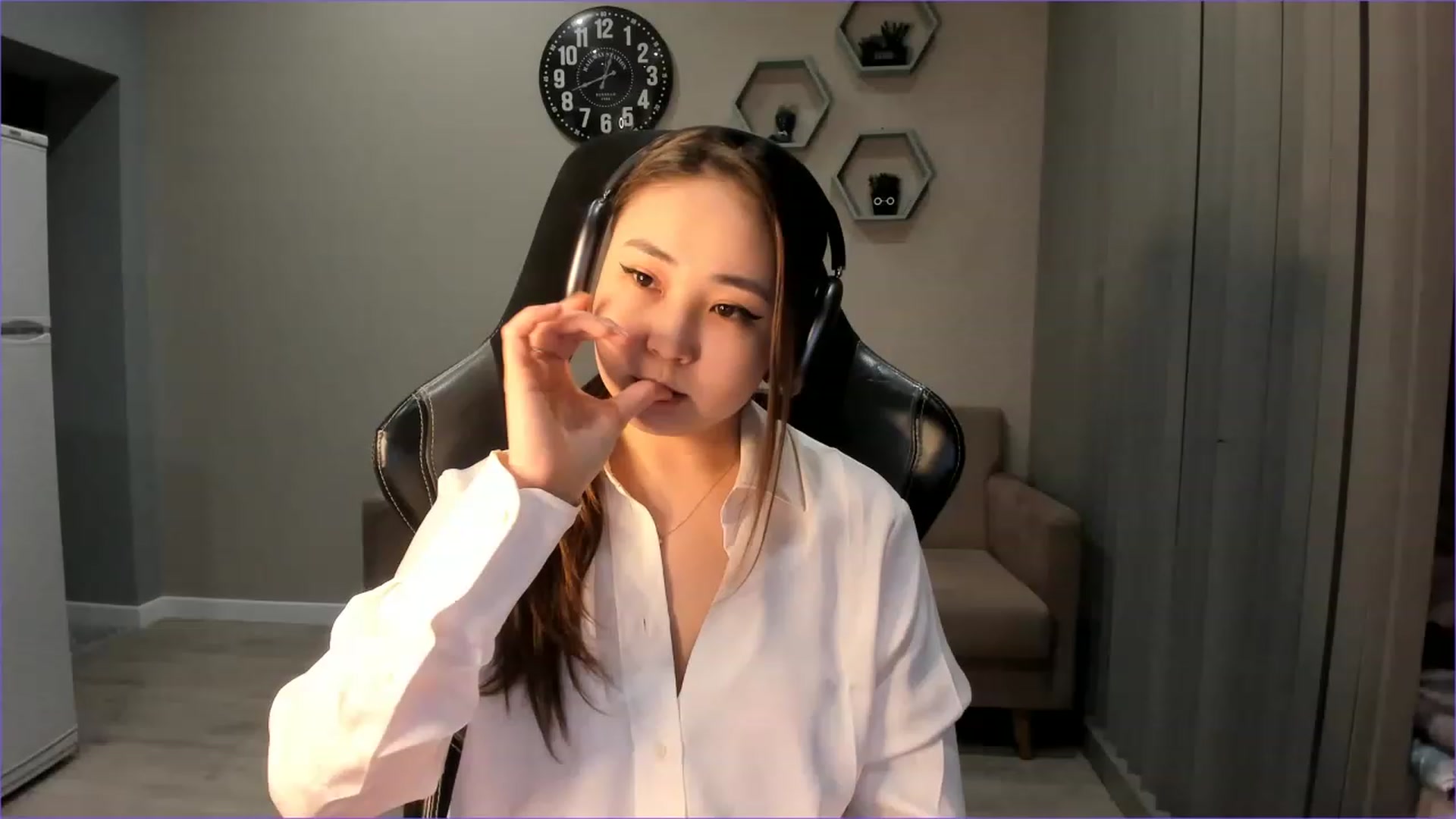 Gallery image thumbnail from Borra's myfreecams stream on, 11/29/2022, 06:32 image 4 of 20