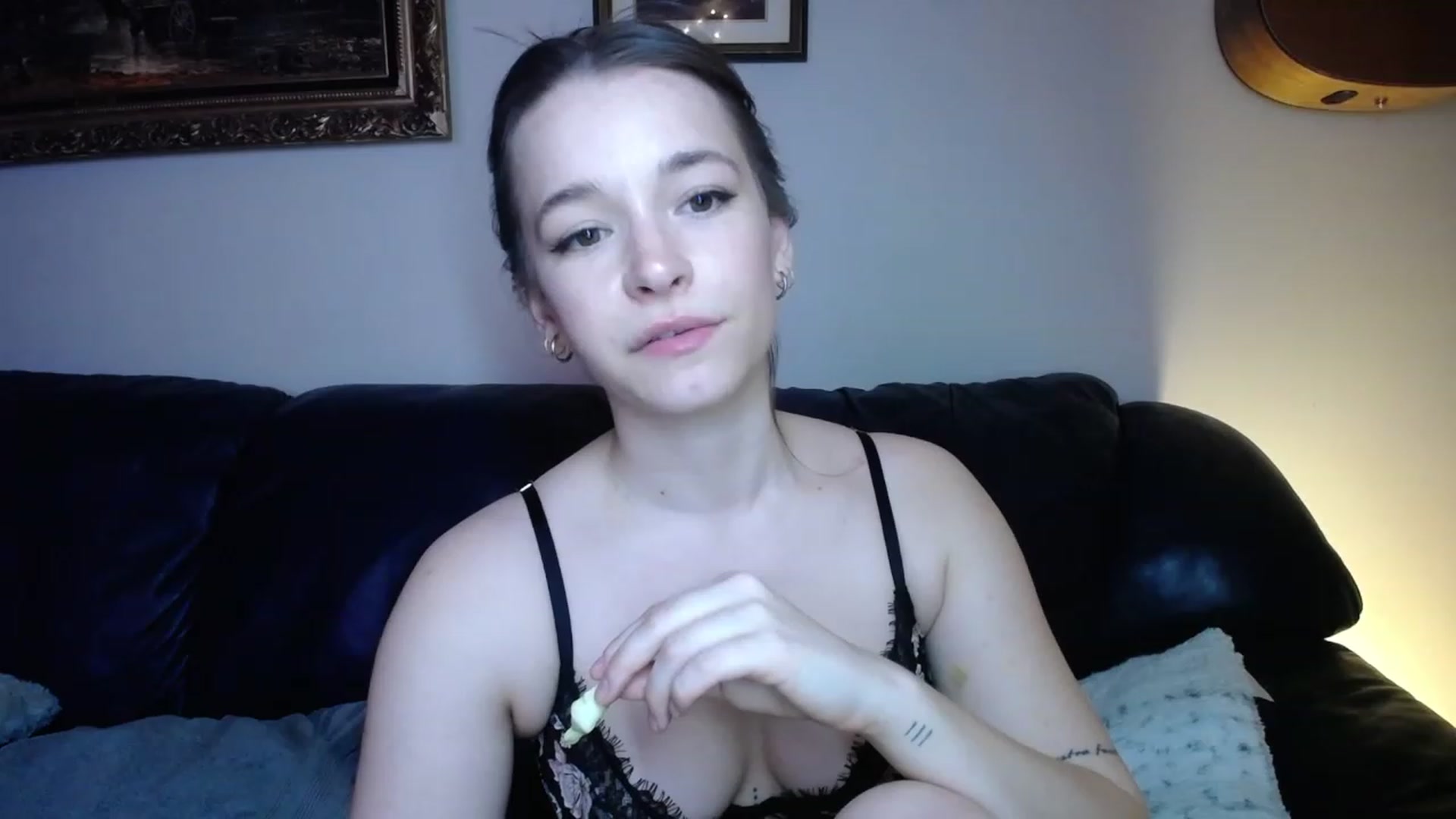 Gallery image thumbnail from BossBabyGirl's myfreecams stream on, 12/04/2022, 24:15 image 20 of 20