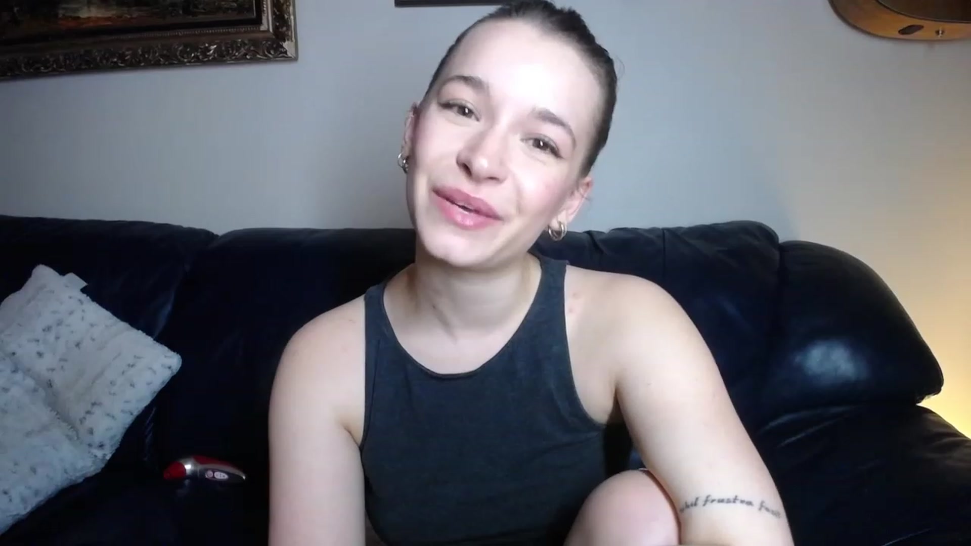 Gallery image thumbnail from BossBabyGirl's myfreecams stream on, 12/11/2022, 22:55 image 15 of 20