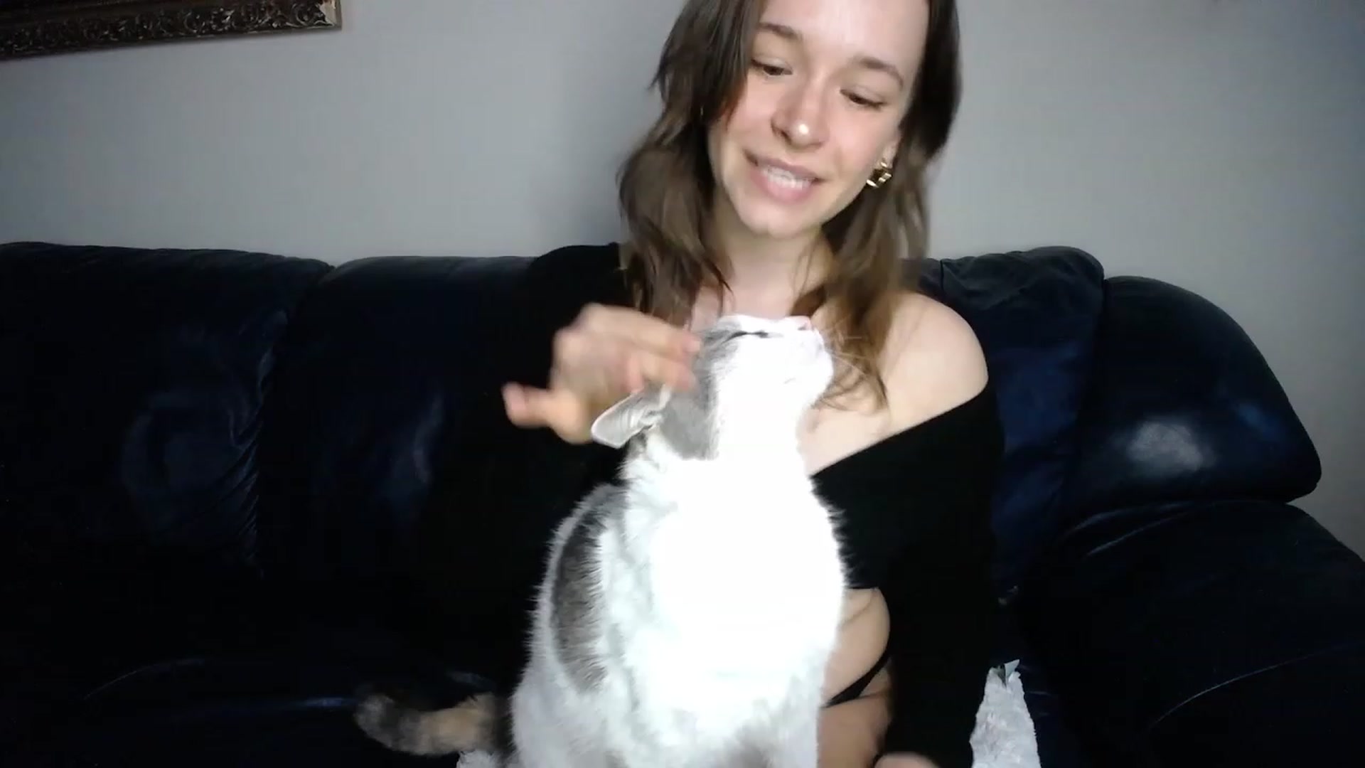 Gallery image thumbnail from BossBabyGirl's myfreecams stream on, 10/17/2023, 23:58 image 6 of 20