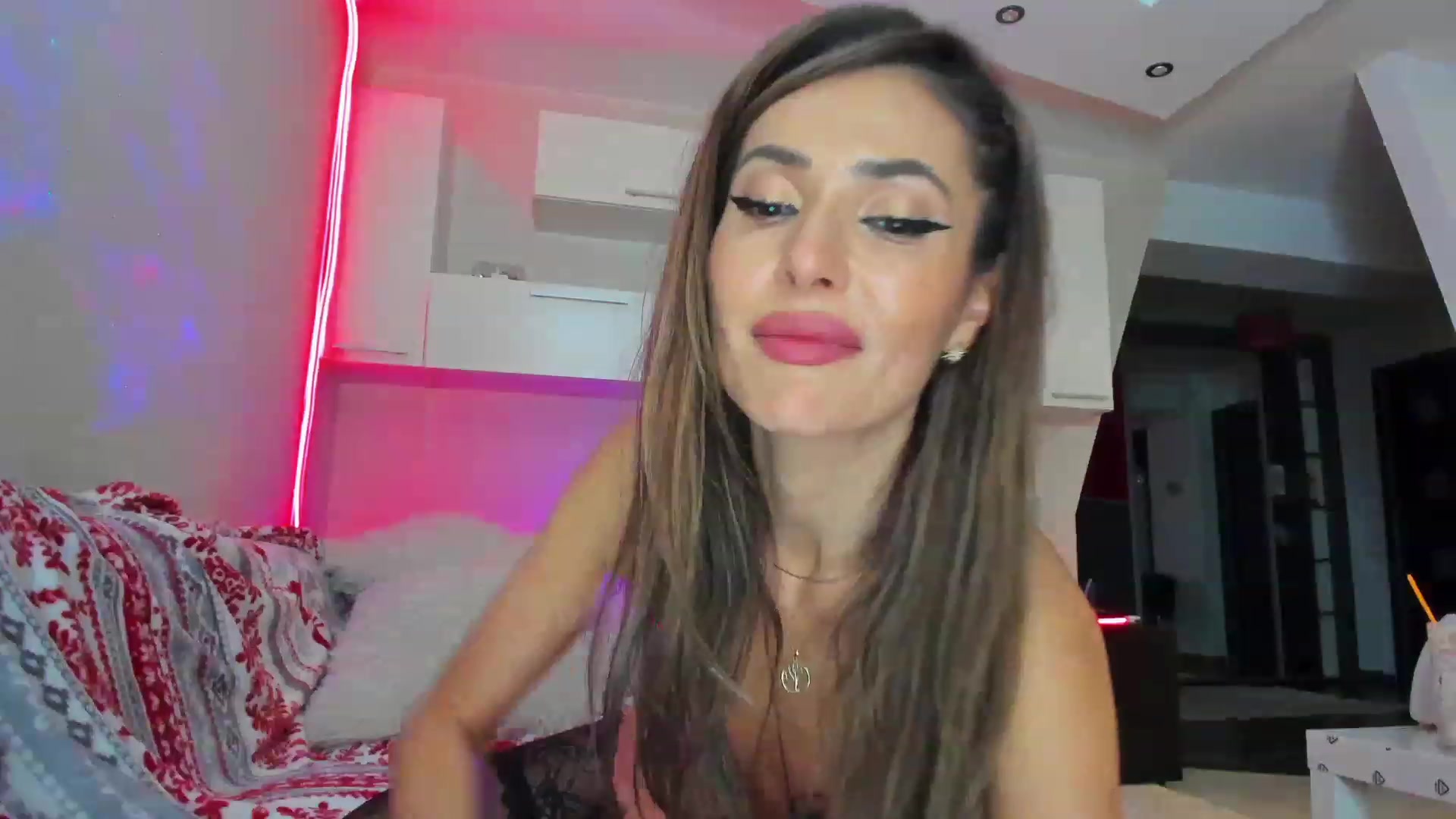 Gallery image thumbnail from BossyBeach's myfreecams stream on, 04/21/2023, 24:36 image 14 of 20