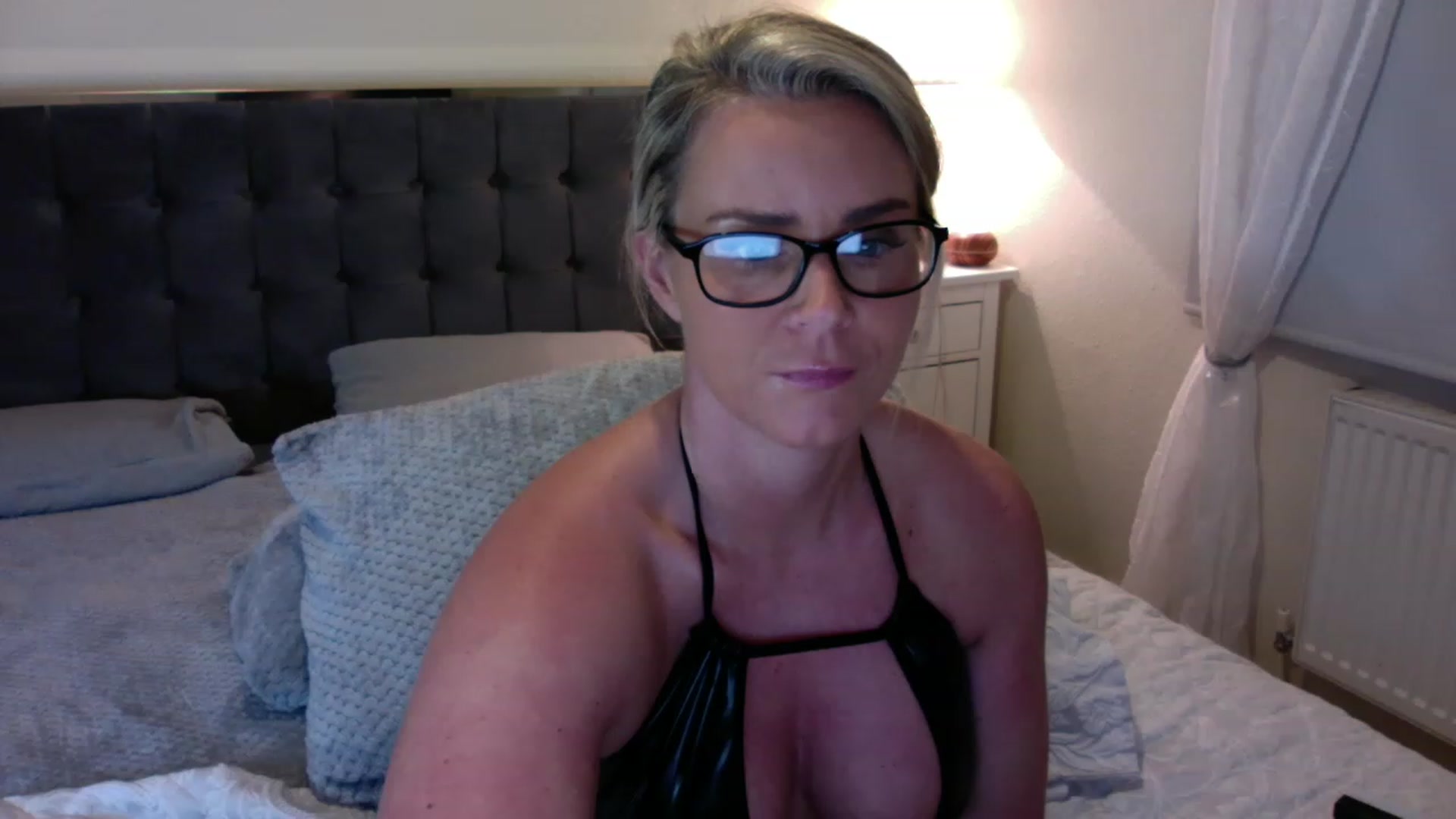 Gallery image thumbnail from BossyBetty's myfreecams stream on, 01/01/2023, 19:07 image 8 of 20