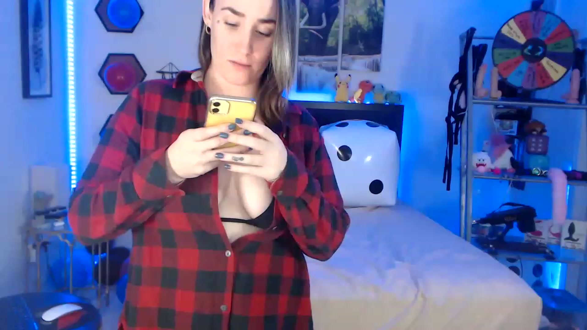Gallery image thumbnail from BostonBeckyy's myfreecams stream on, 12/22/2022, 03:58 image 3 of 20