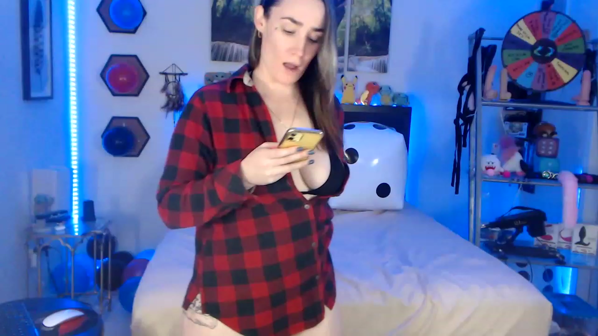 Gallery image thumbnail from BostonBeckyy's myfreecams stream on, 12/22/2022, 03:58 image 2 of 20