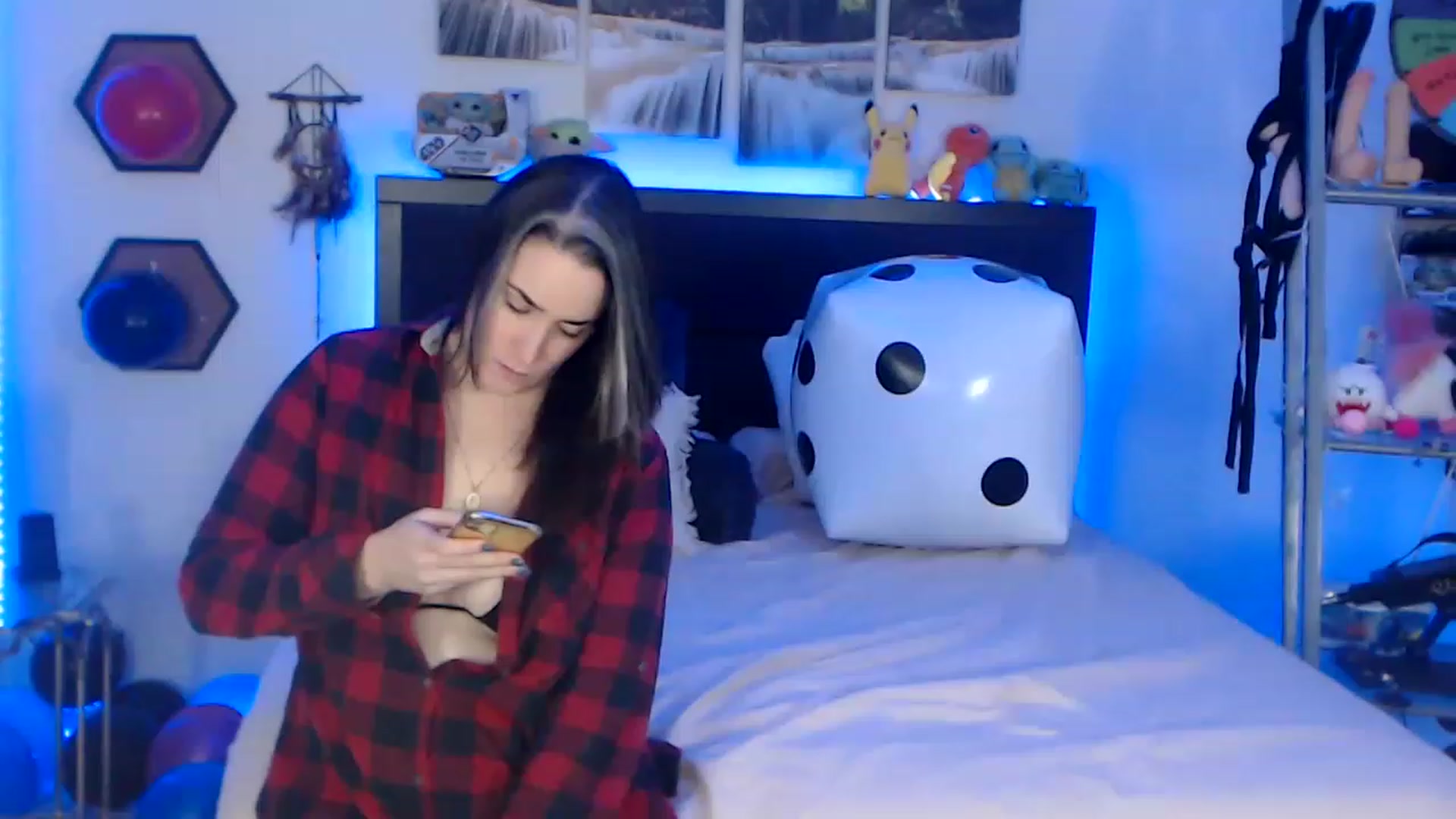 Gallery image thumbnail from BostonBeckyy's myfreecams stream on, 12/22/2022, 03:58 image 10 of 20