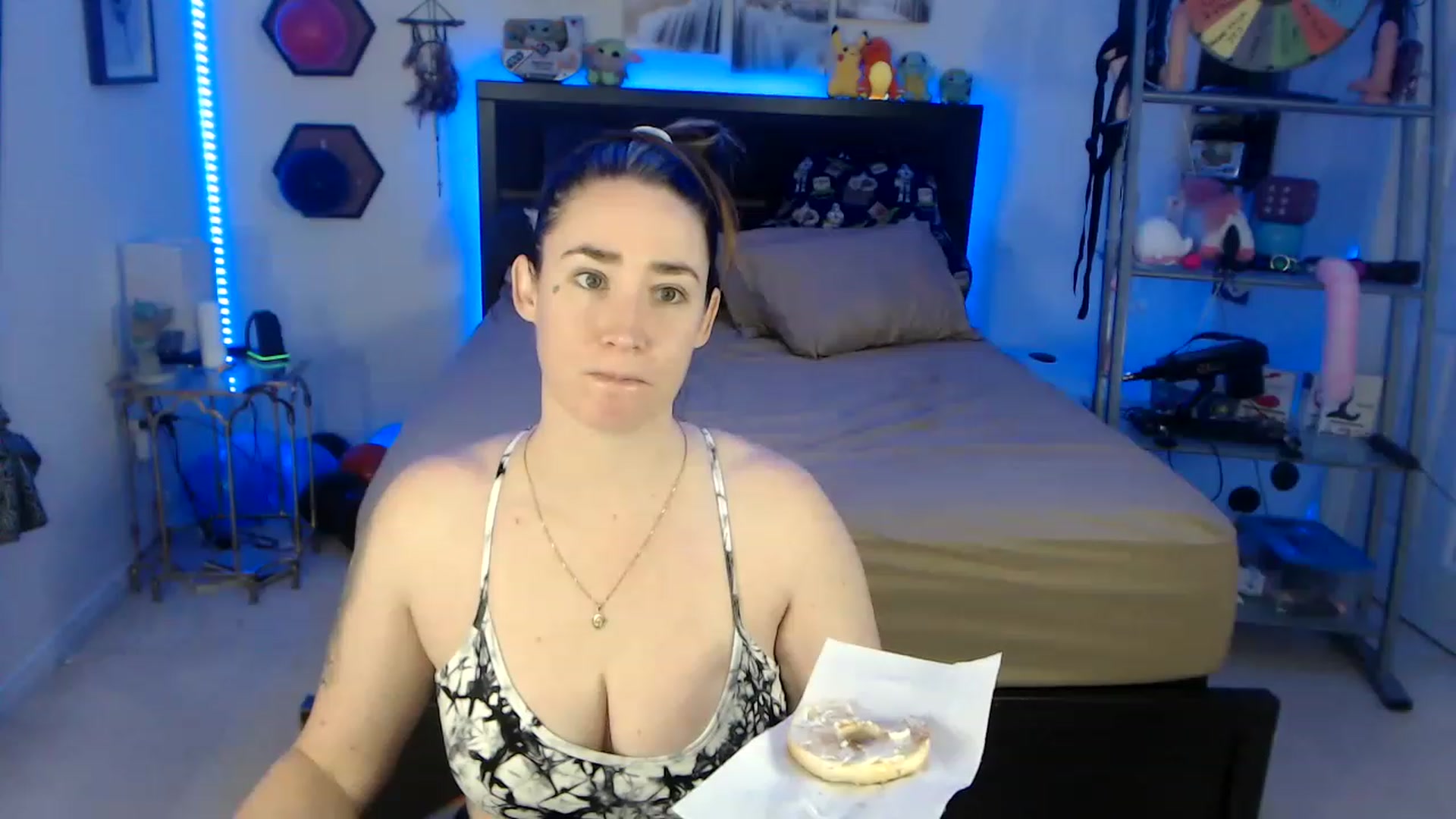 Gallery image thumbnail from BostonBeckyy's myfreecams stream on, 01/09/2023, 20:01 image 14 of 20
