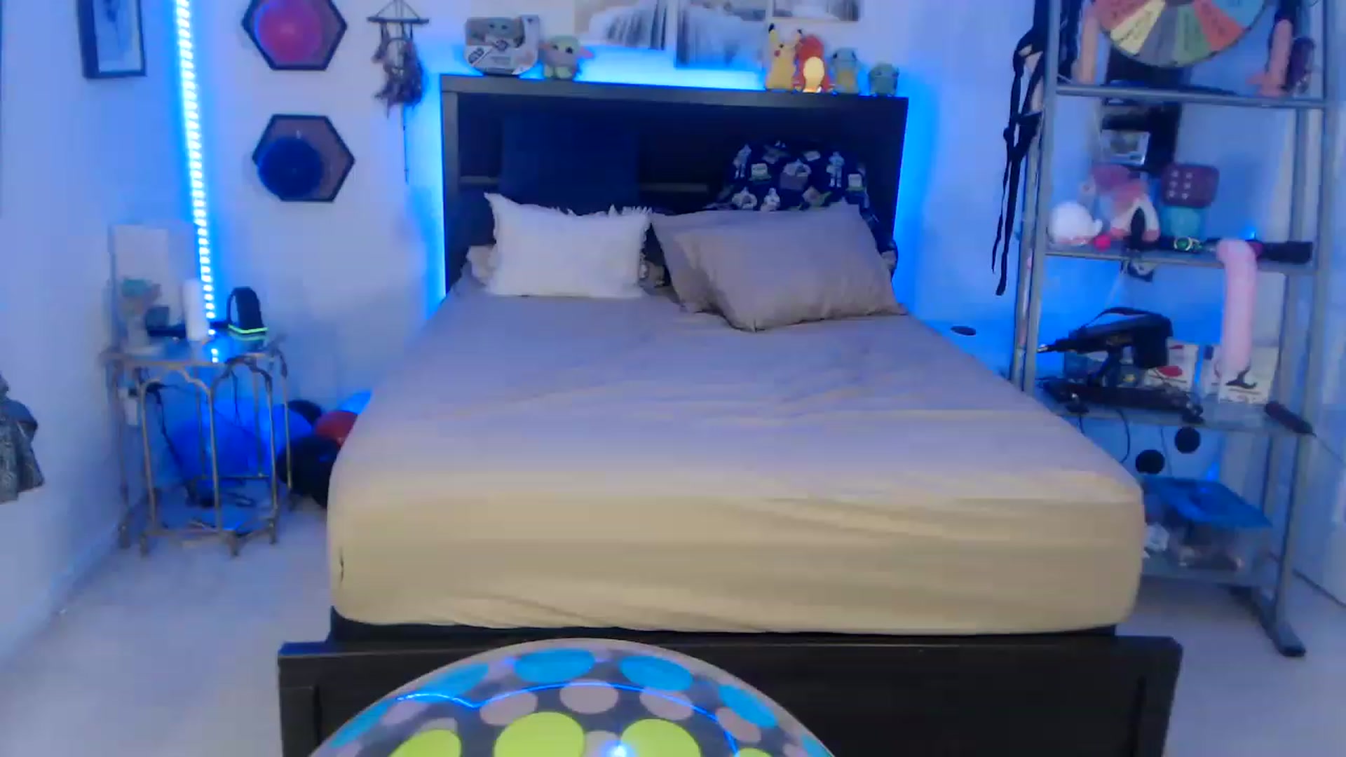 Gallery image thumbnail from BostonBeckyy's myfreecams stream on, 01/09/2023, 20:01 image 13 of 20