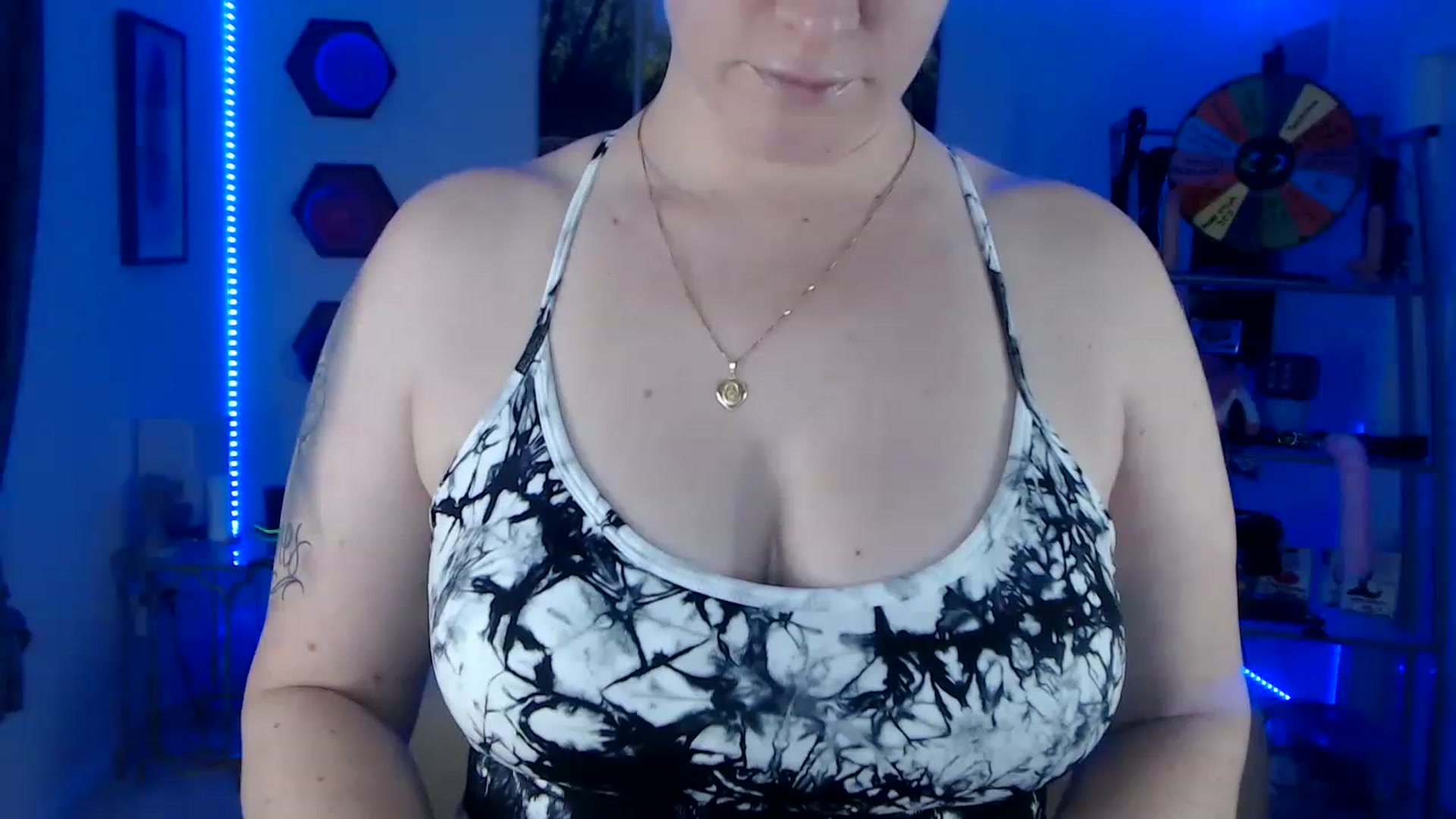 Gallery image thumbnail from BostonBeckyy's myfreecams stream on, 01/09/2023, 22:27 image 2 of 20