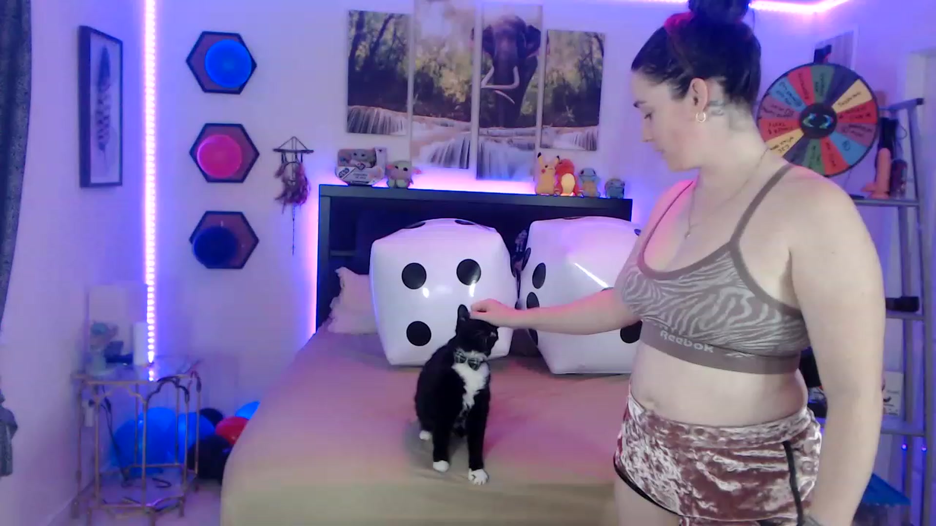 Gallery image thumbnail from BostonBeckyy's myfreecams stream on, 01/10/2023, 02:21 image 6 of 20