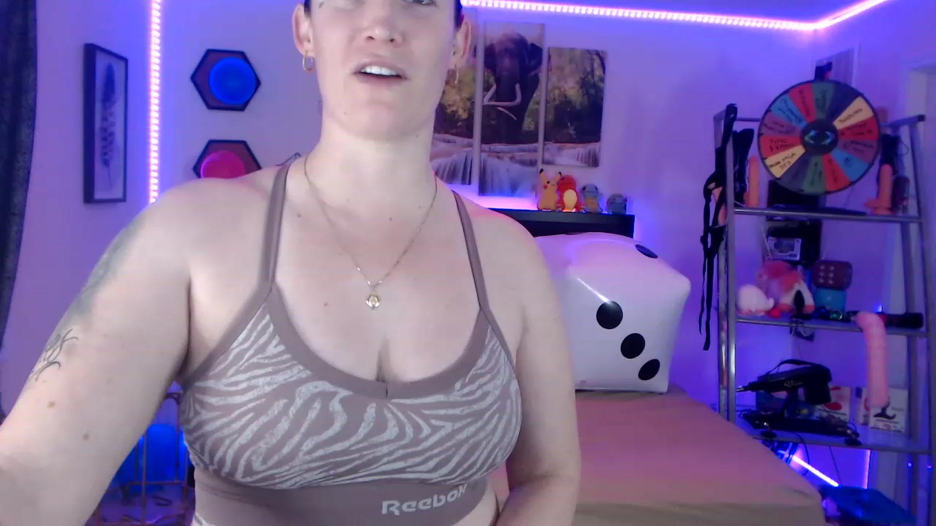 Gallery image thumbnail from BostonBeckyy's myfreecams stream on, 01/10/2023, 02:21 image 19 of 20