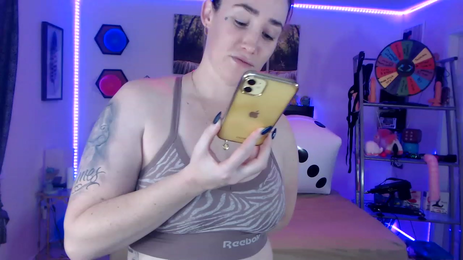 Gallery image thumbnail from BostonBeckyy's myfreecams stream on, 01/10/2023, 02:21 image 16 of 20