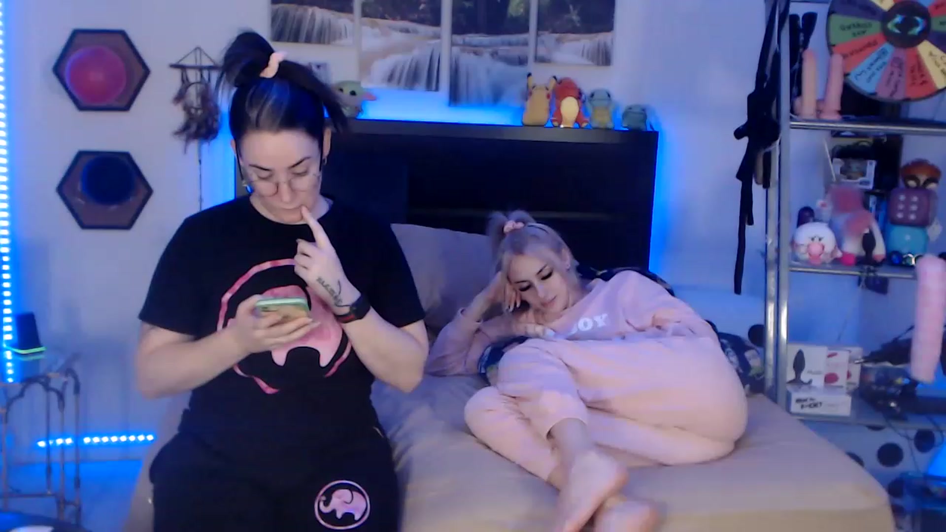Gallery image thumbnail from BostonBeckyy's myfreecams stream on, 01/22/2023, 06:47 image 8 of 20