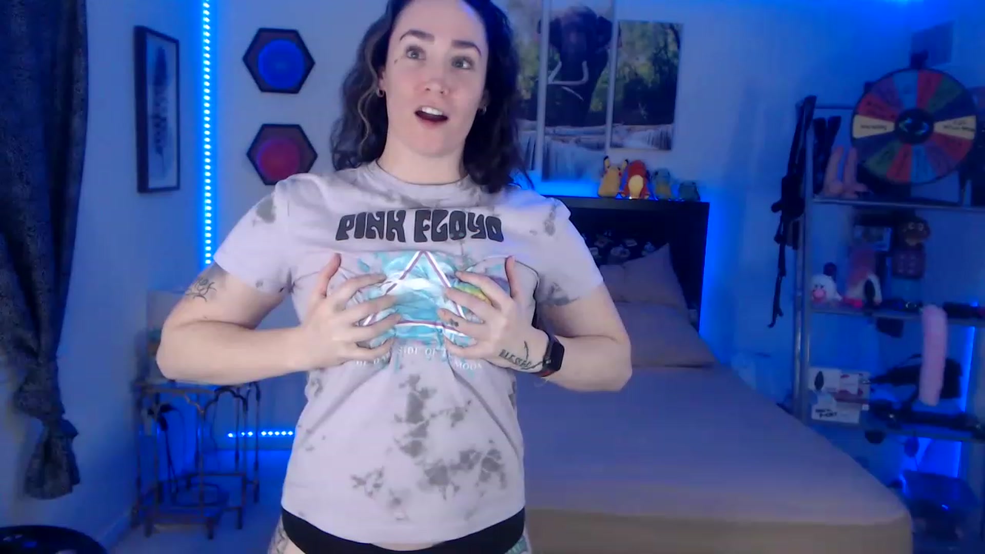 Gallery image thumbnail from BostonBeckyy's myfreecams stream on, 02/18/2023, 02:29 image 13 of 20
