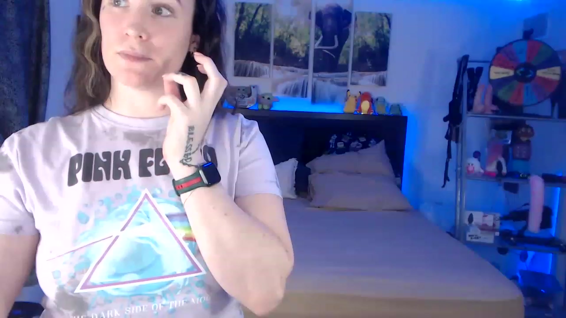 Gallery image thumbnail from BostonBeckyy's myfreecams stream on, 02/18/2023, 02:29 image 12 of 20