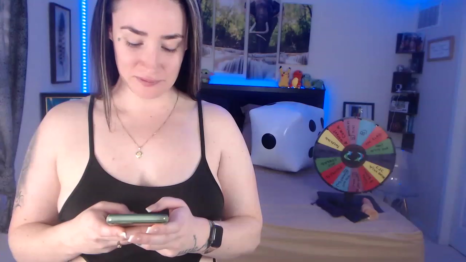 Gallery image thumbnail from BostonBeckyy's myfreecams stream on, 04/19/2023, 17:36 image 18 of 20