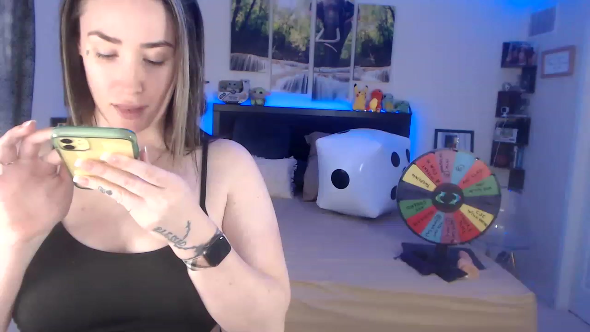 Gallery image thumbnail from BostonBeckyy's myfreecams stream on, 04/19/2023, 17:36 image 19 of 20