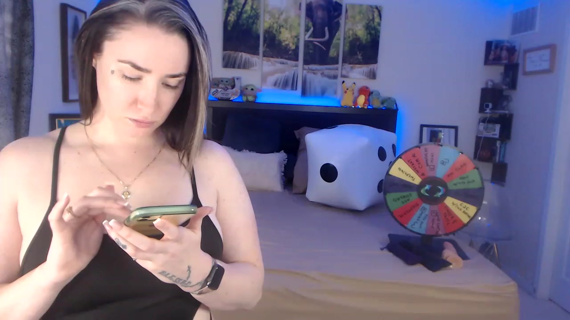 Gallery image thumbnail from BostonBeckyy's myfreecams stream on, 04/19/2023, 17:36 image 13 of 20