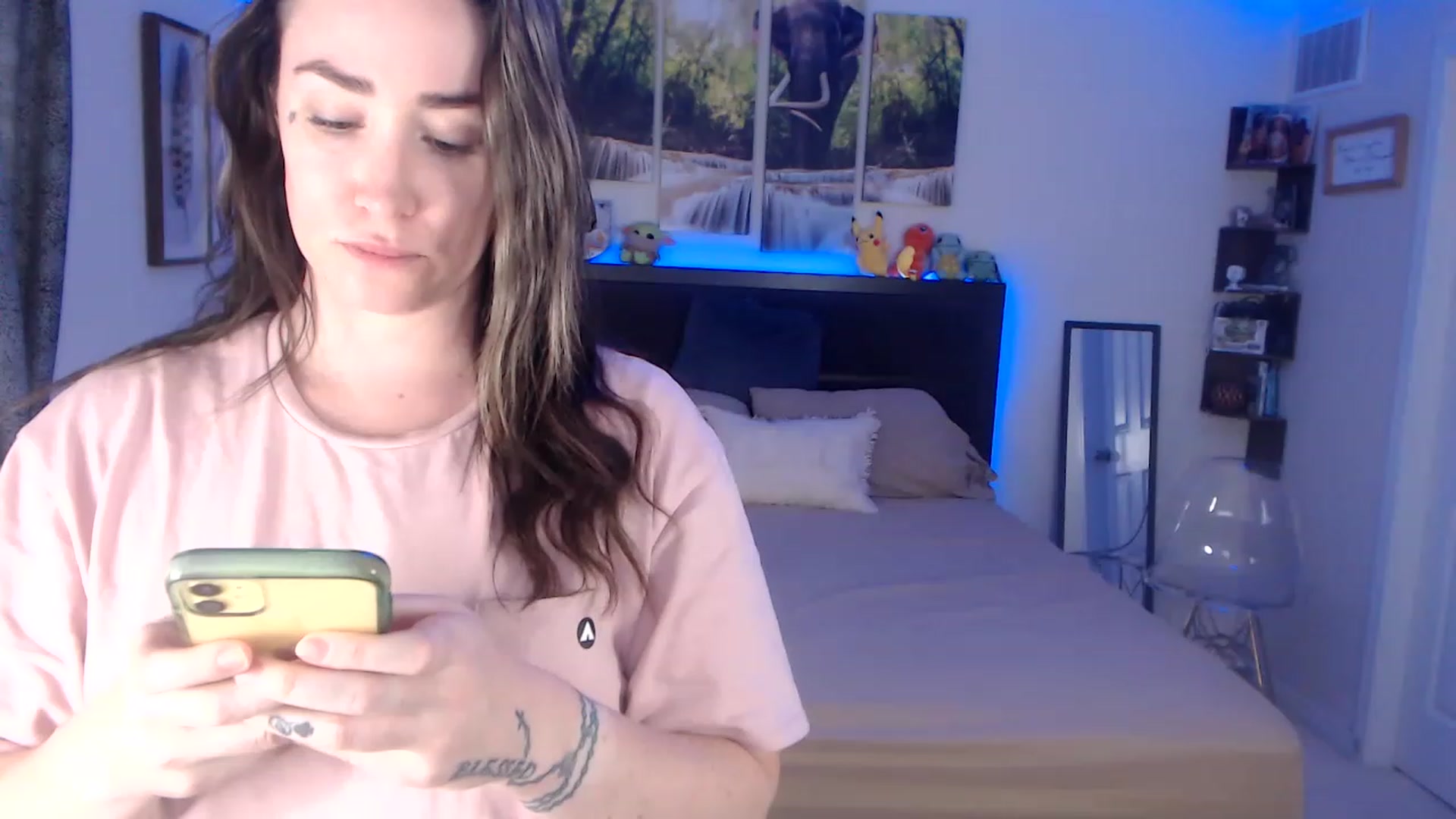 Gallery image thumbnail from BostonBeckyy's myfreecams stream on, 05/28/2023, 16:10 image 4 of 20