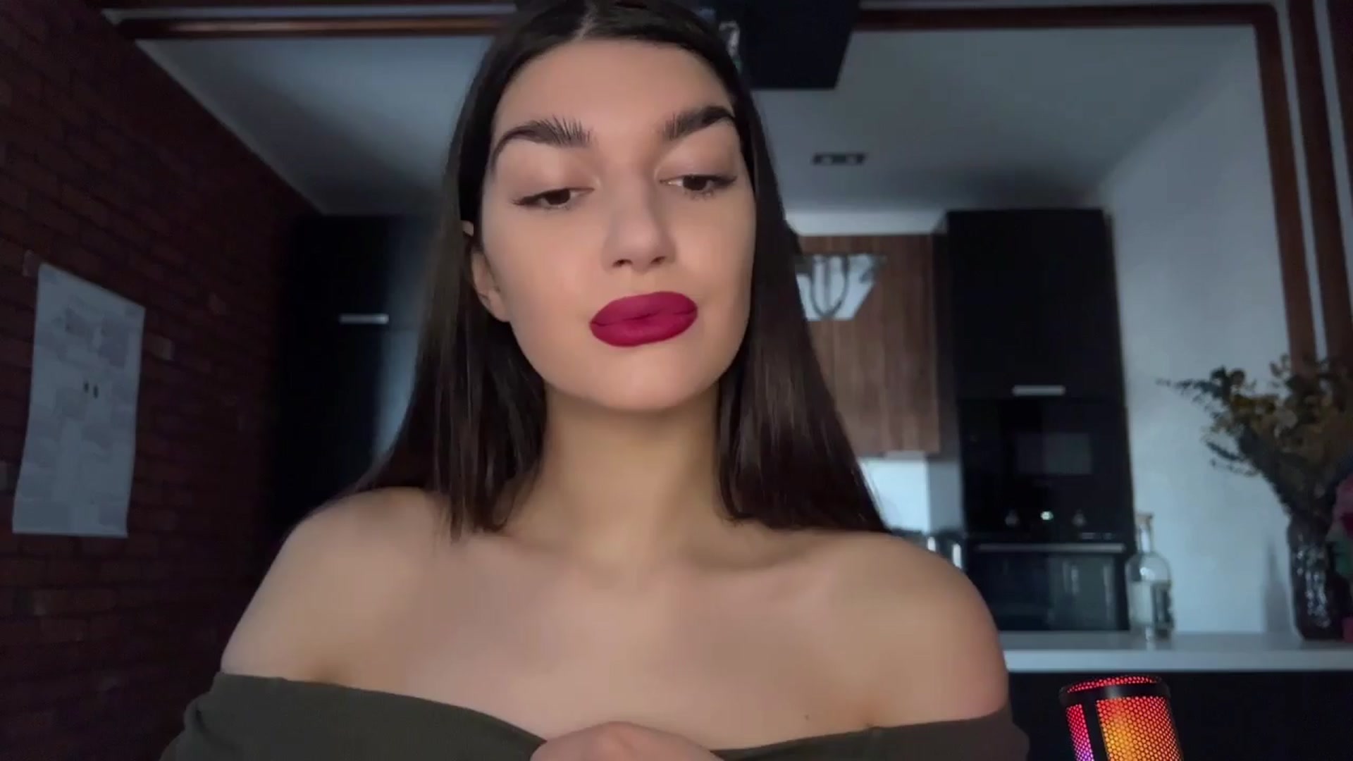 Gallery image thumbnail from BowtoRina's myfreecams stream on, 04/02/2024, 12:45 image 7 of 20