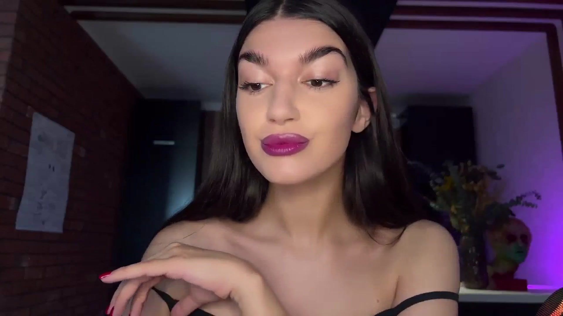 Gallery image thumbnail from BowtoRina's myfreecams stream on, 05/21/2024, 13:49 image 7 of 20