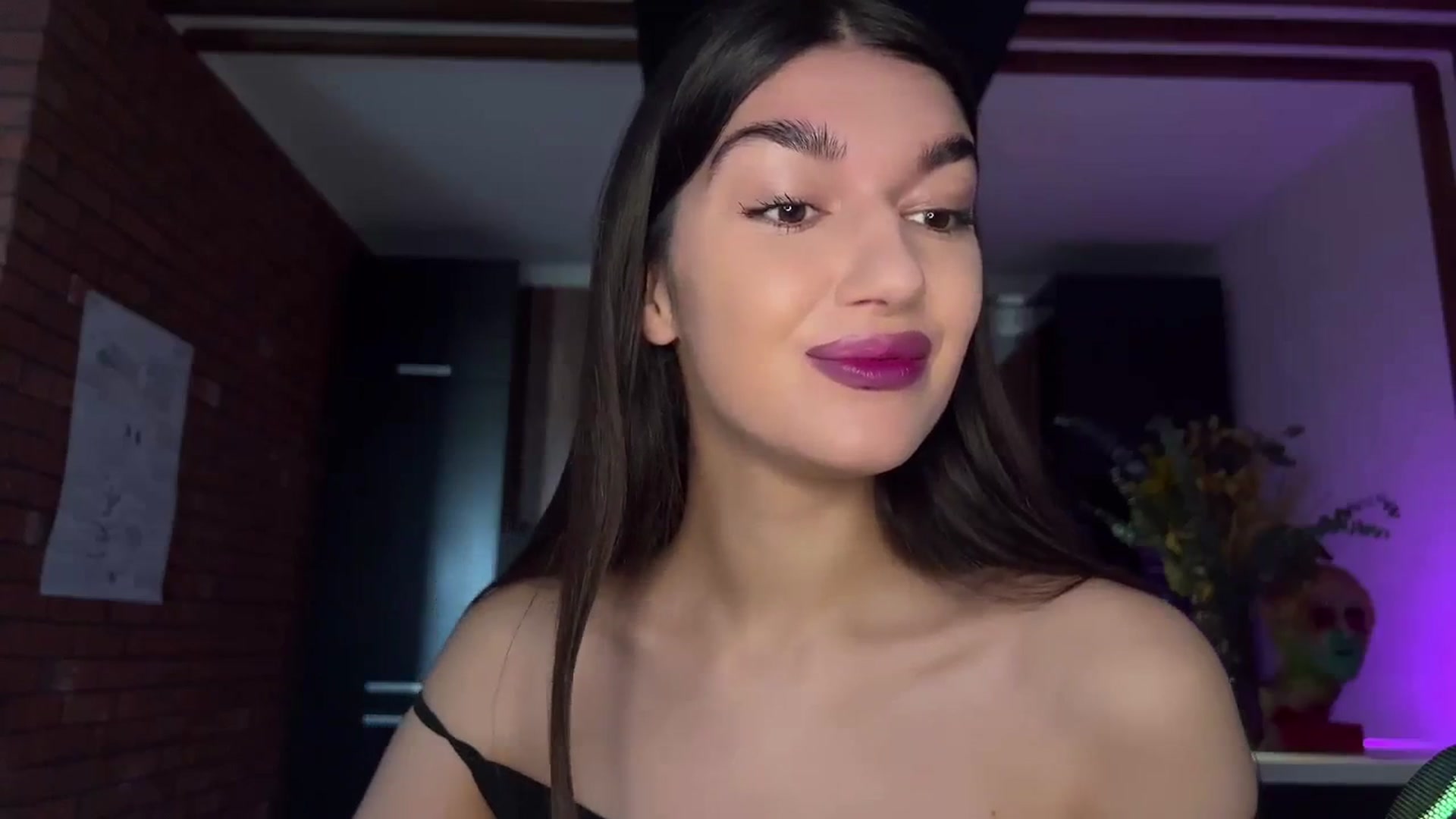 Gallery image thumbnail from BowtoRina's myfreecams stream on, 05/21/2024, 13:49 image 6 of 20