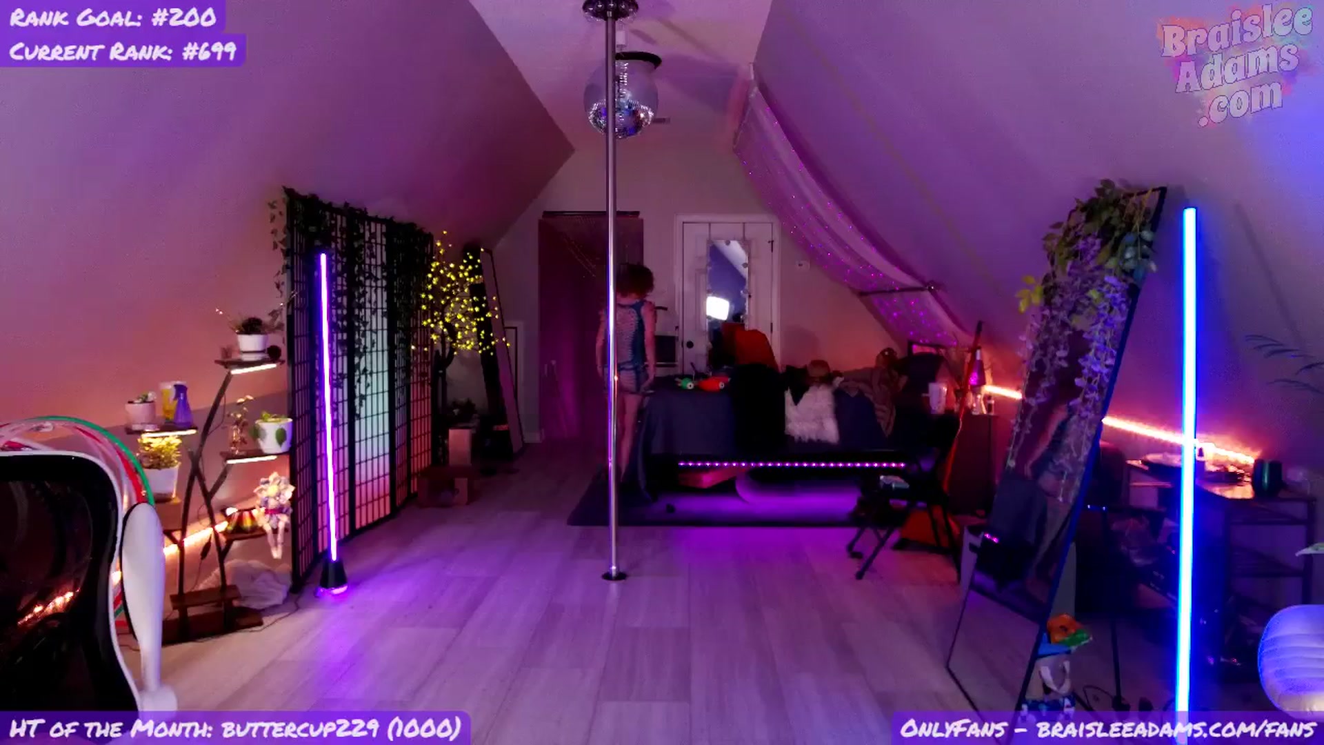 Gallery image thumbnail from BraisleeAdams's myfreecams stream on, 04/17/2026, 04:12 image 6 of 20