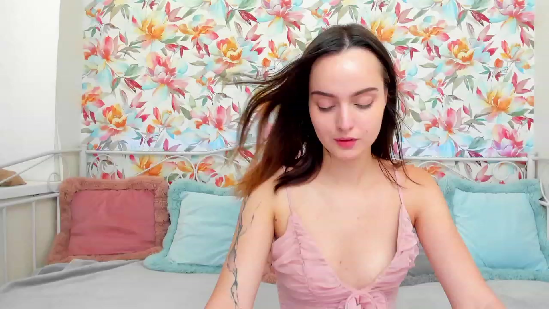 Gallery image thumbnail from BrandiKinz's myfreecams stream on, 09/16/2023, 11:32 image 1 of 20