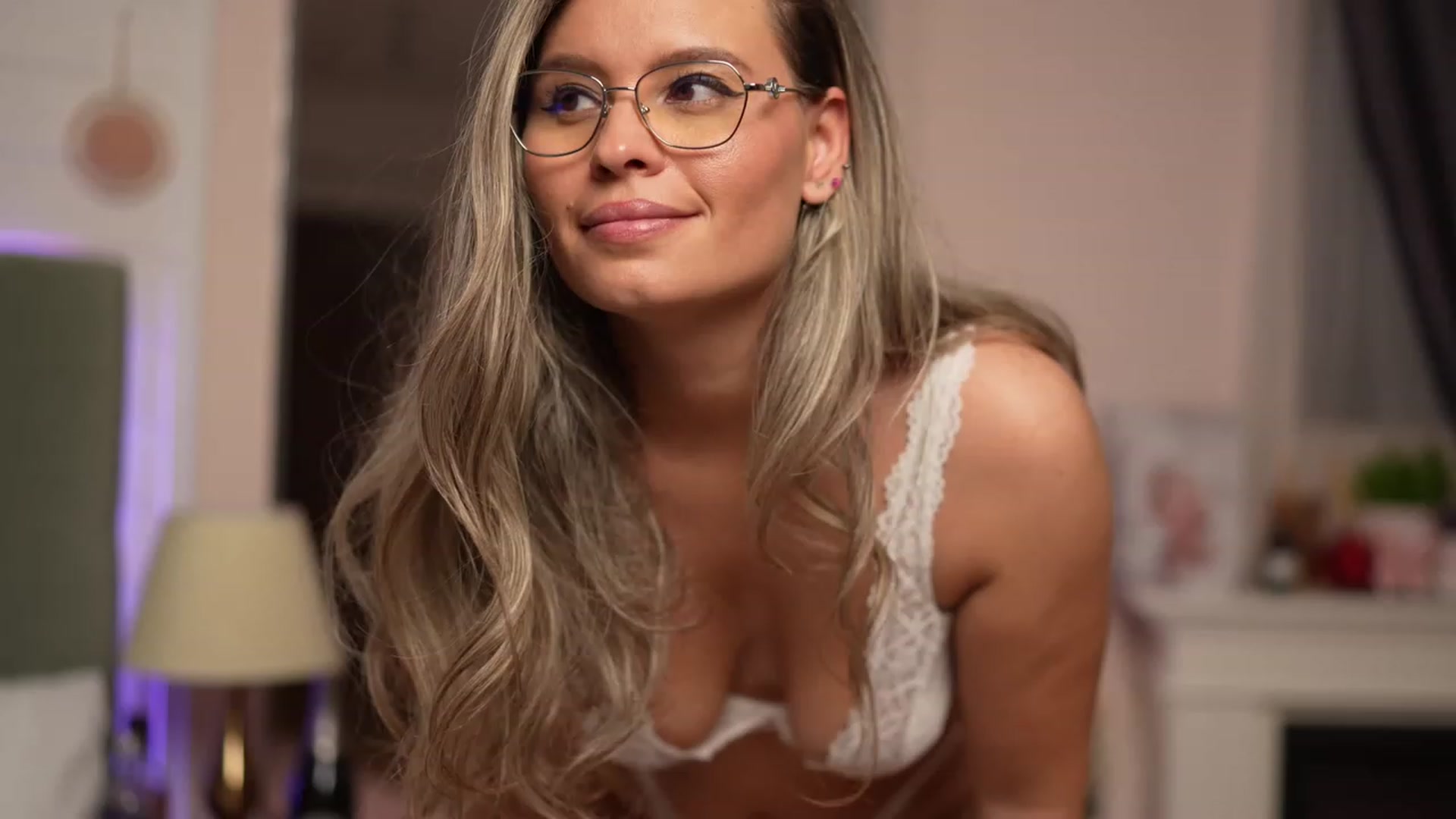 Gallery image thumbnail from BrandyWhite's myfreecams stream on, 08/27/2023, 06:40 image 3 of 20