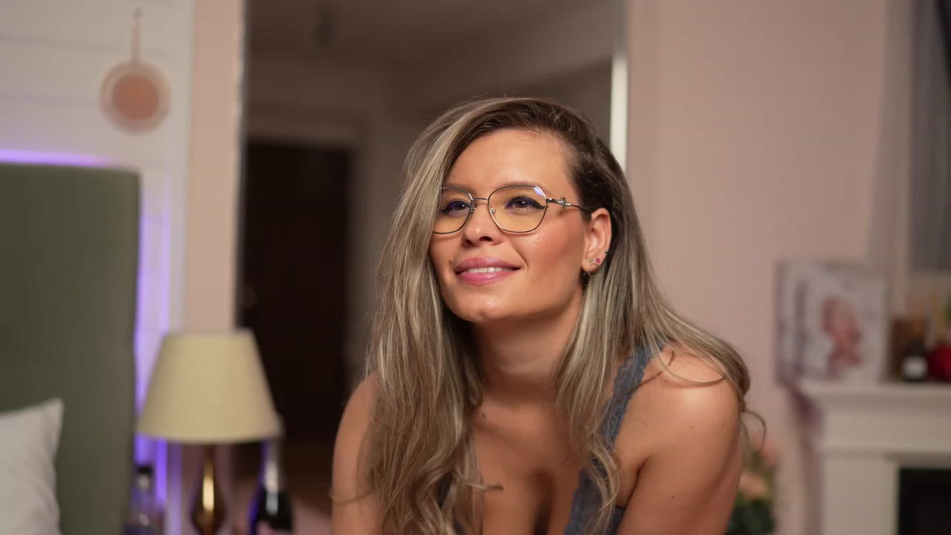 Gallery image thumbnail from BrandyWhite's myfreecams stream on, 09/18/2023, 05:21 image 3 of 20