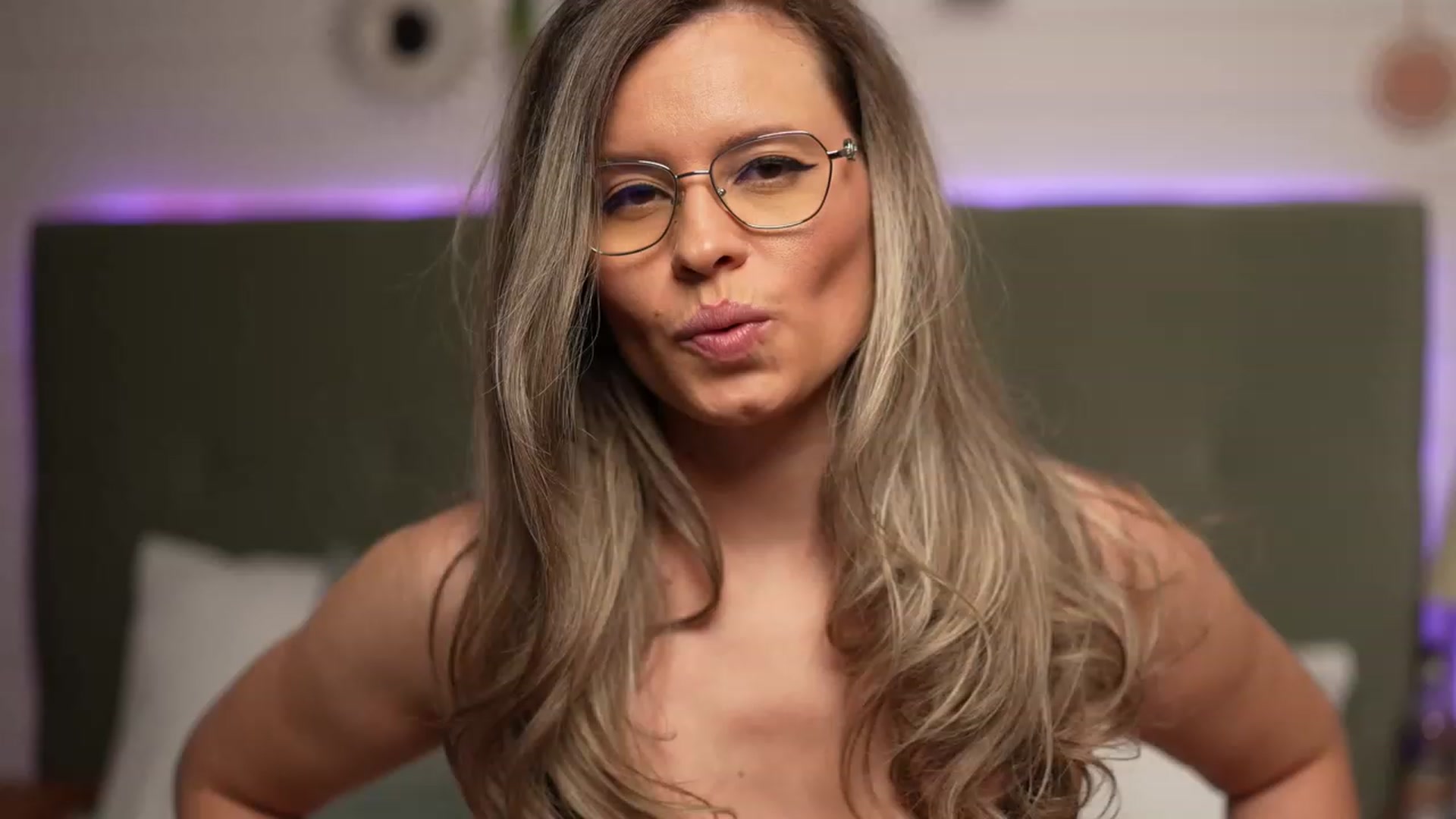 Gallery image thumbnail from BrandyWhite's myfreecams stream on, 10/19/2023, 07:02 image 6 of 20