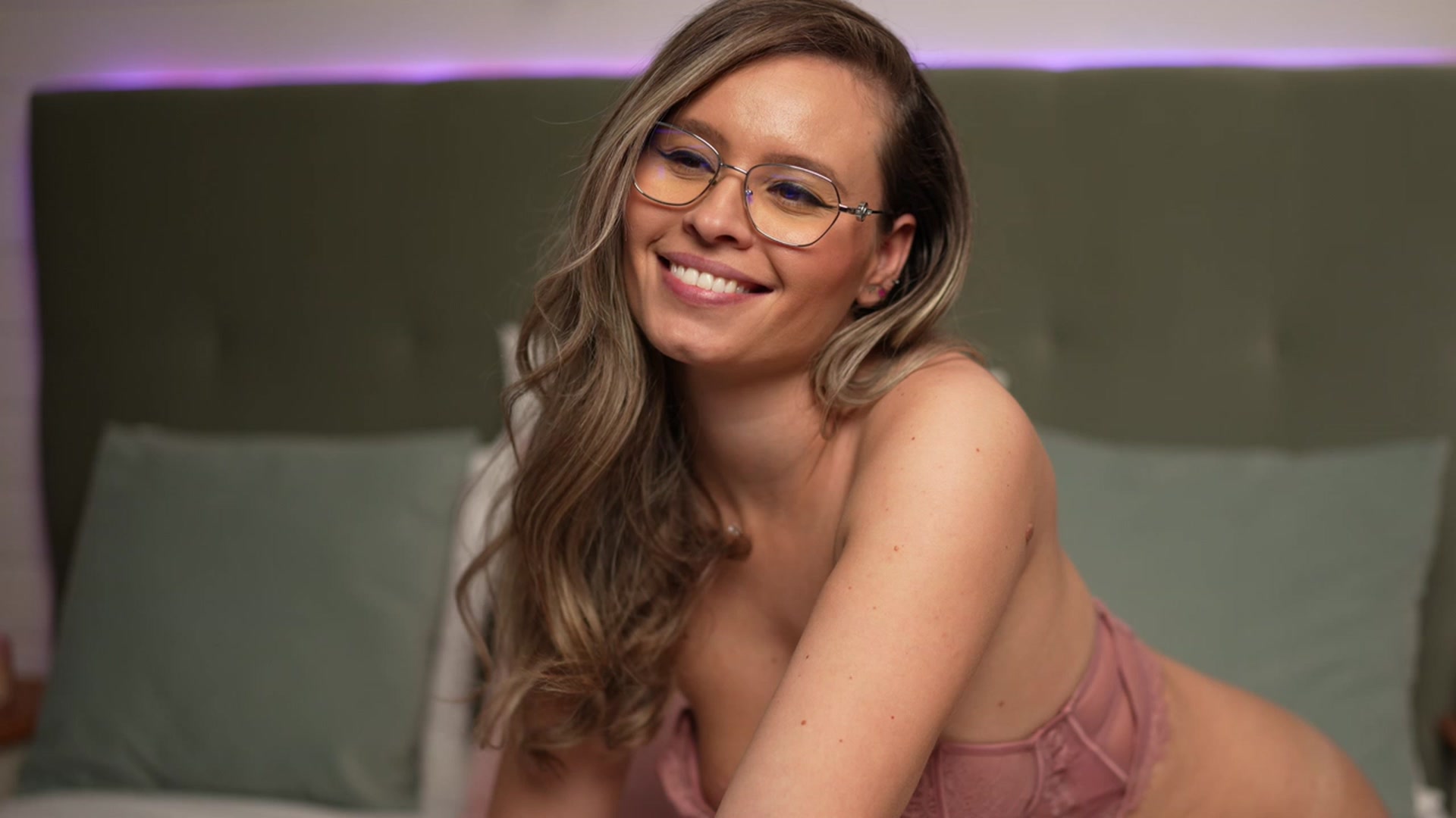 Gallery image thumbnail from BrandyWhite's myfreecams stream on, 11/21/2023, 09:54 image 13 of 20