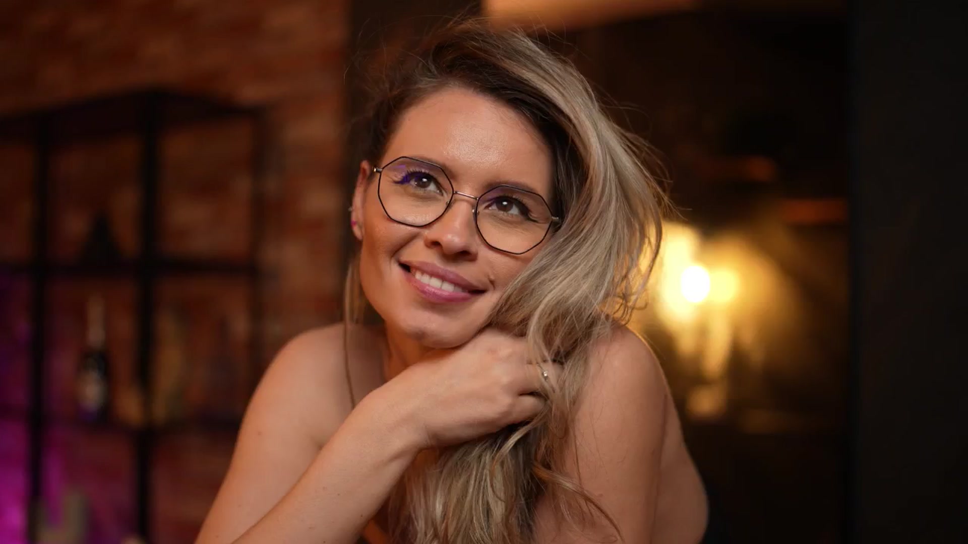Gallery image thumbnail from BrandyWhite's myfreecams stream on, 05/10/2024, 10:25 image 7 of 20