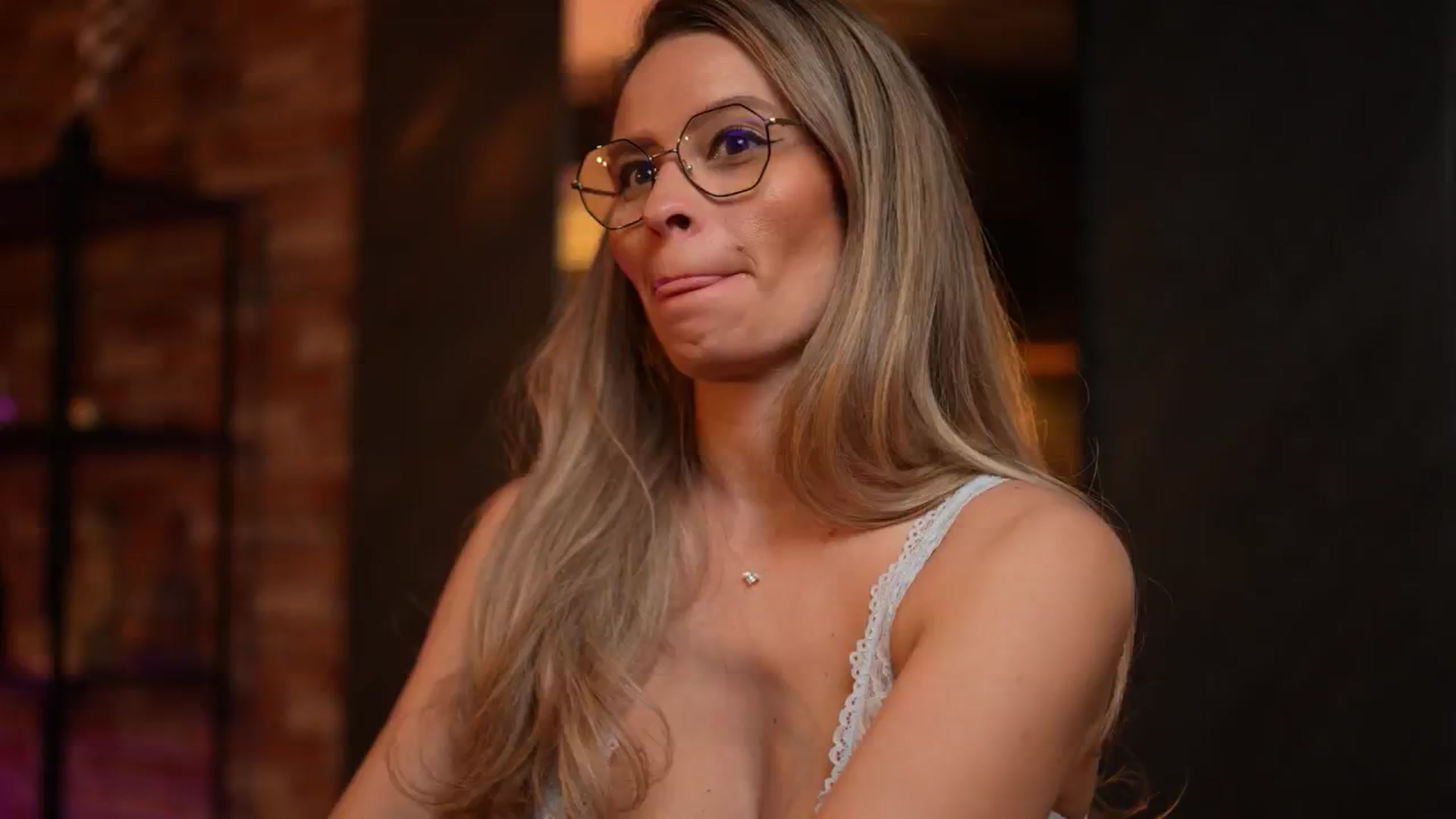 Gallery image thumbnail from BrandyWhite's myfreecams stream on, 05/18/2024, 08:10 image 9 of 20