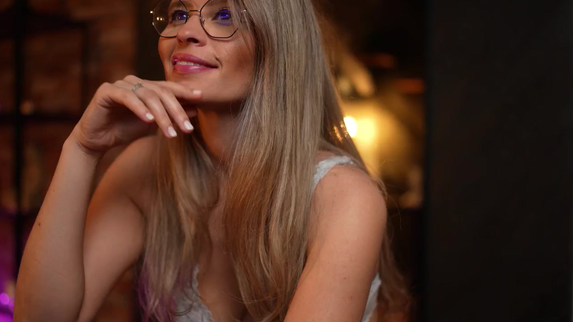 Gallery image thumbnail from BrandyWhite's myfreecams stream on, 05/18/2024, 08:10 image 4 of 20